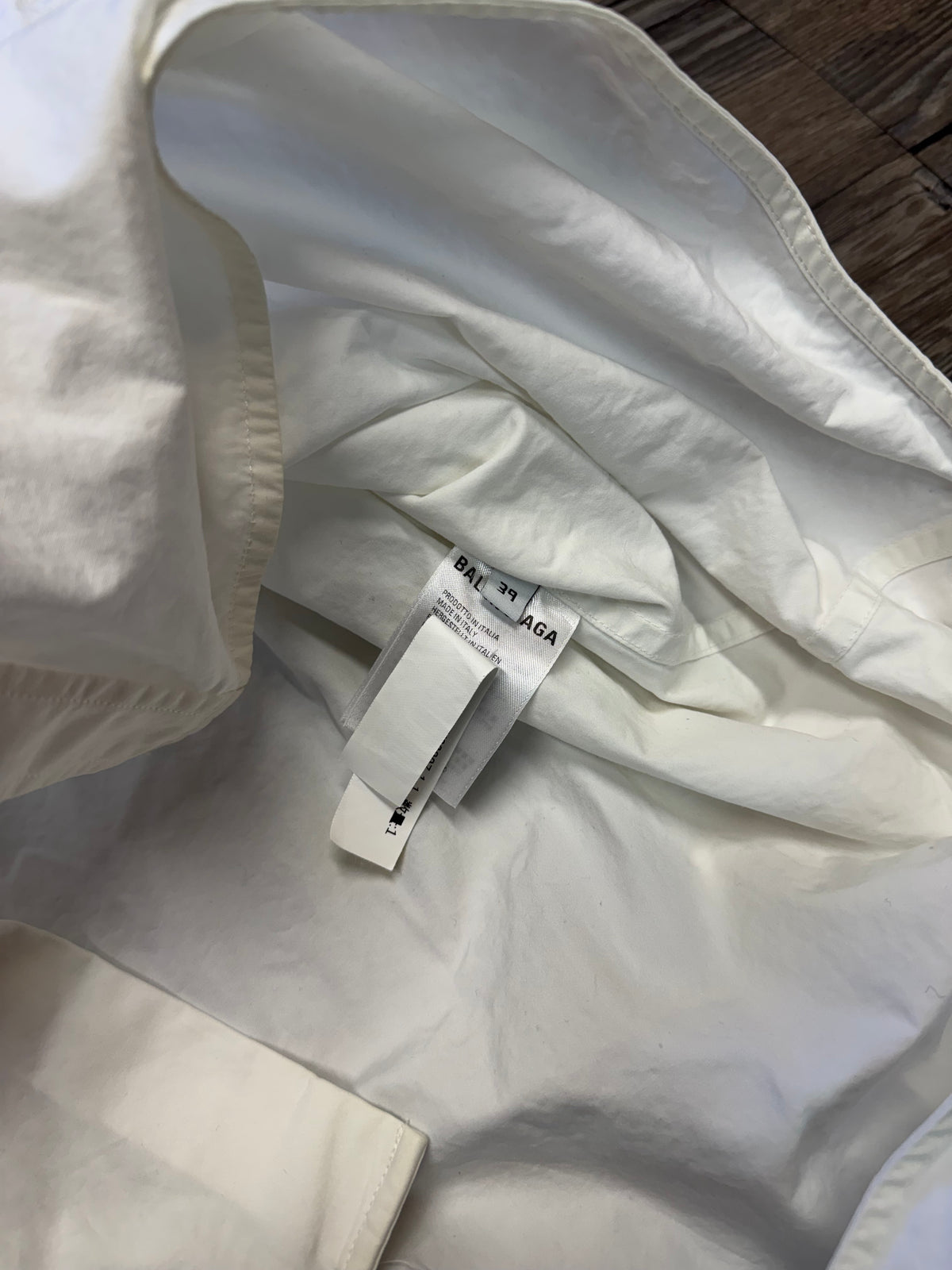 BALENCIAGA ECO FRIENDLY BUTTON UP DRESS SHIRT (M)