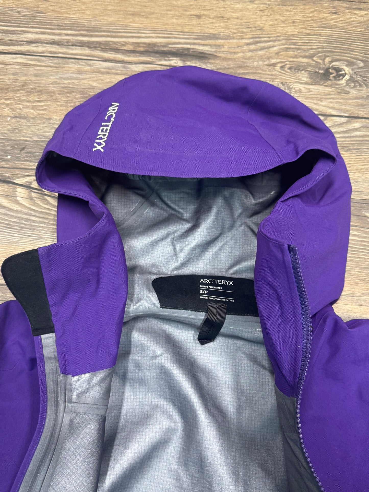 ARCTERYX ZIP-UP JACKET (SMALL)