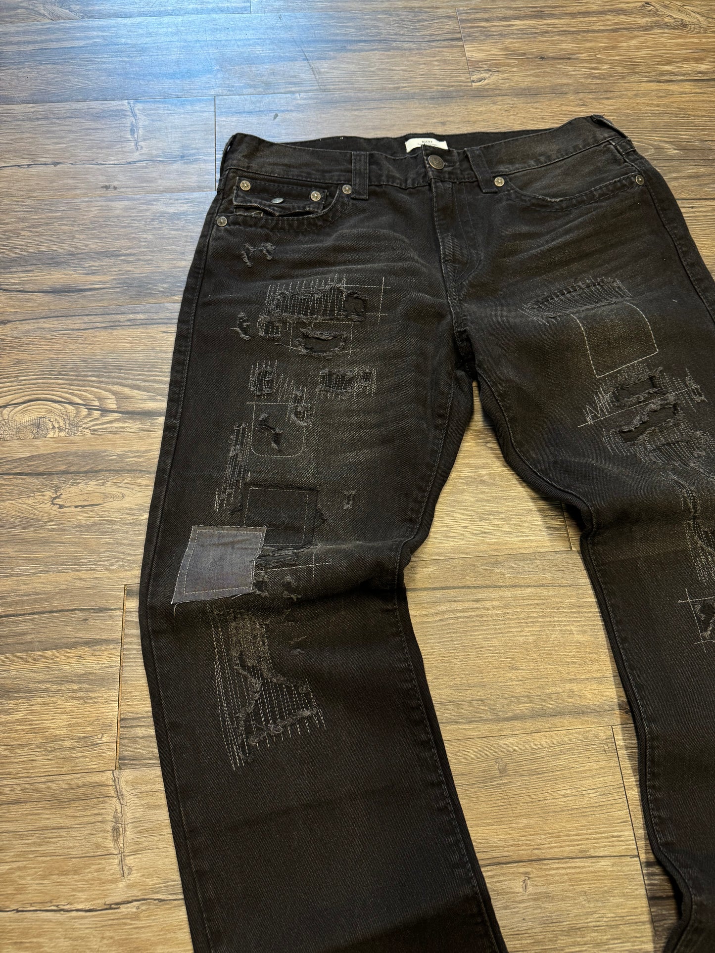 TRUE RELIGION DISTRESSED RICKY STRAIGHT LEG (34)