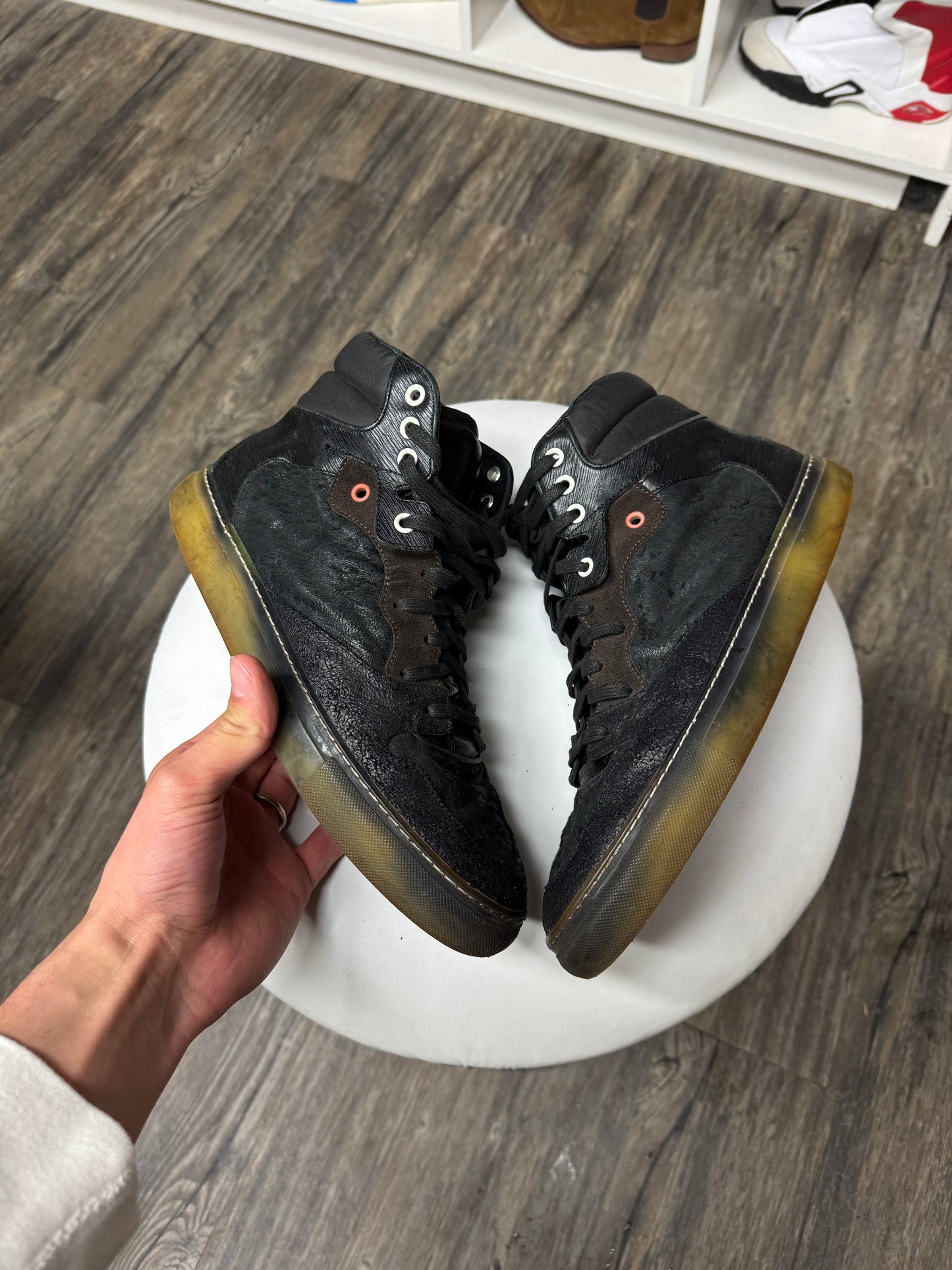 BALENCIAGA ARENA CITY HI TOP LEATHER SNEAKERS (41)
