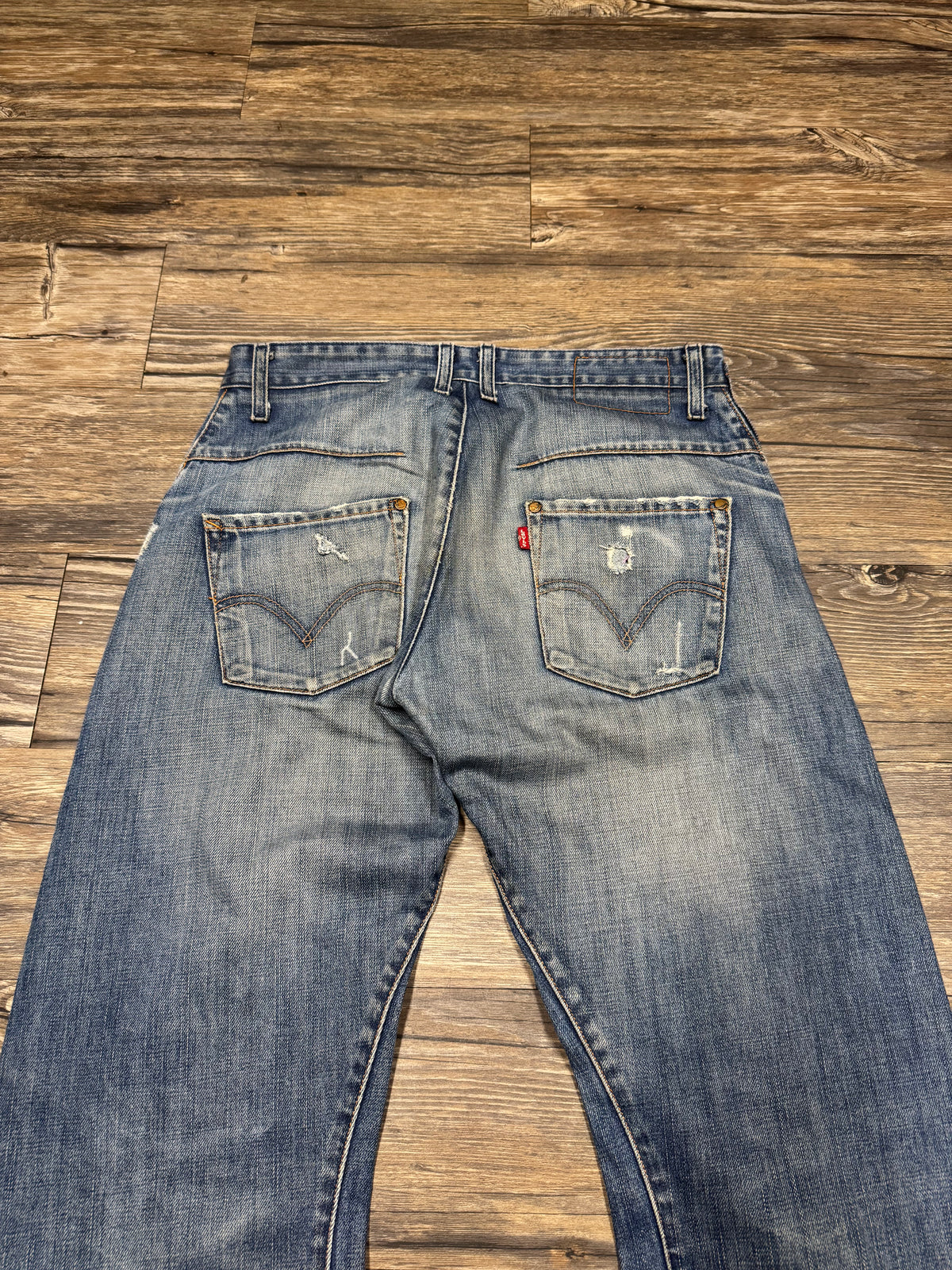 LEVIS STRAIGHT FIT FADED ENGINEERED JEANS (31)