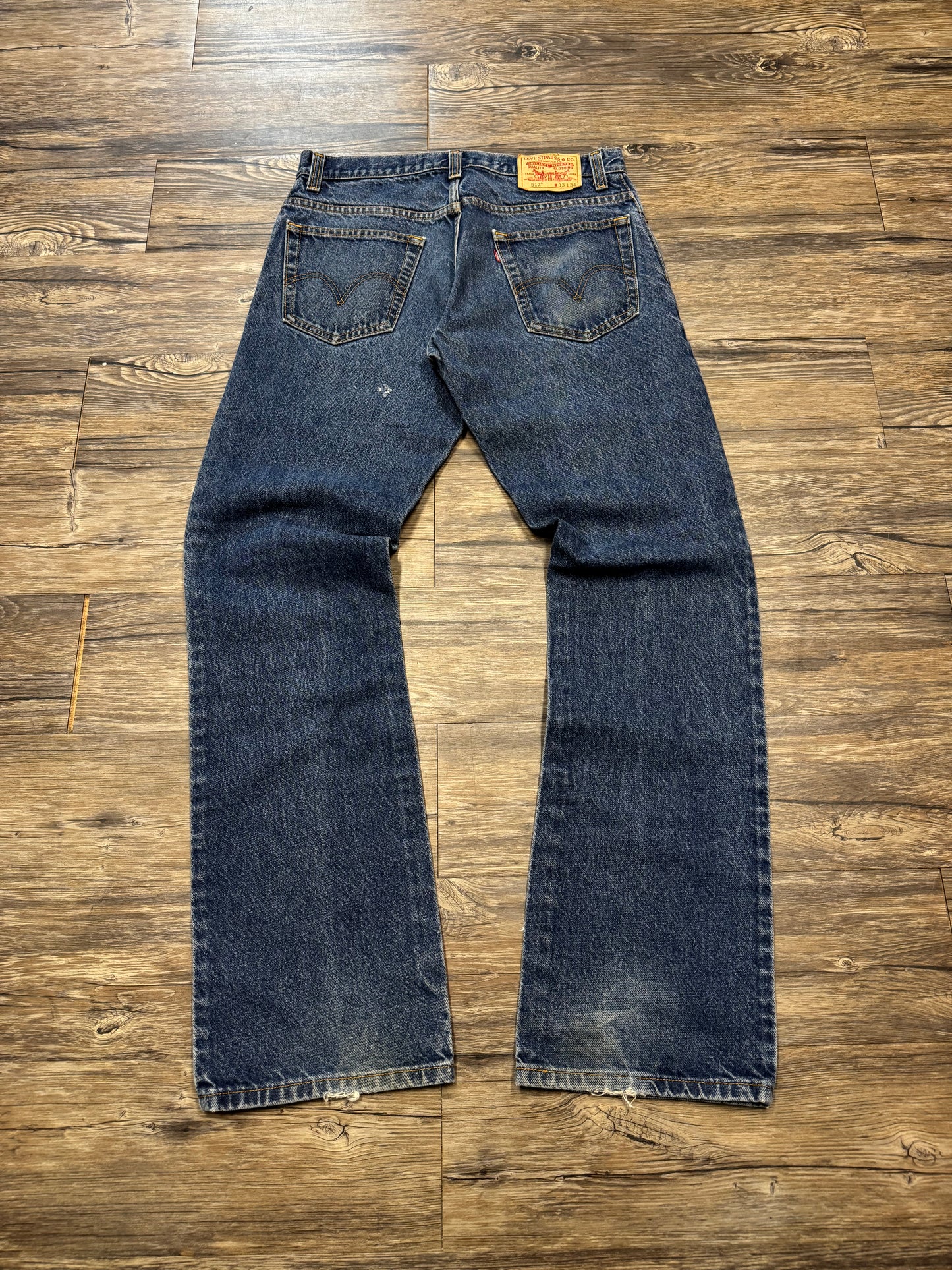 LEVI 517 BOOTCUT JEANS WITH DARK WASH (33x34)