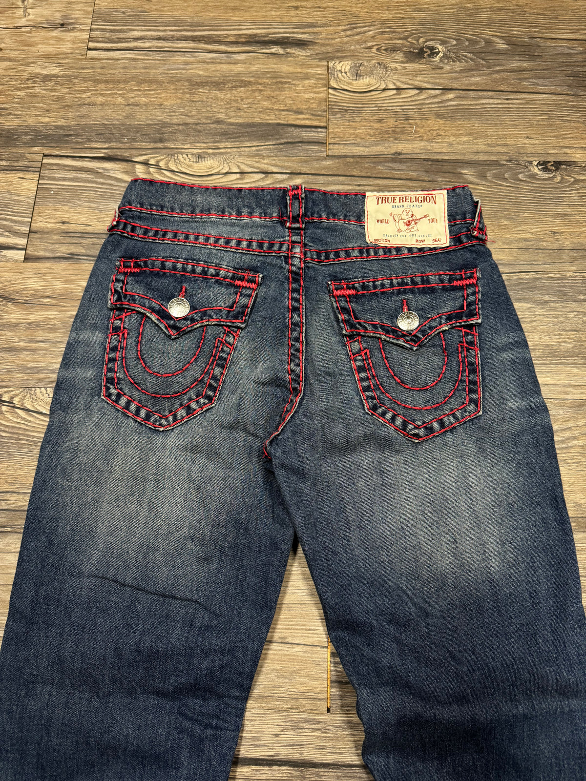 TRUE RELIGION BILLY RELAXED BOOTCUT RED STITCH JEANS (30)