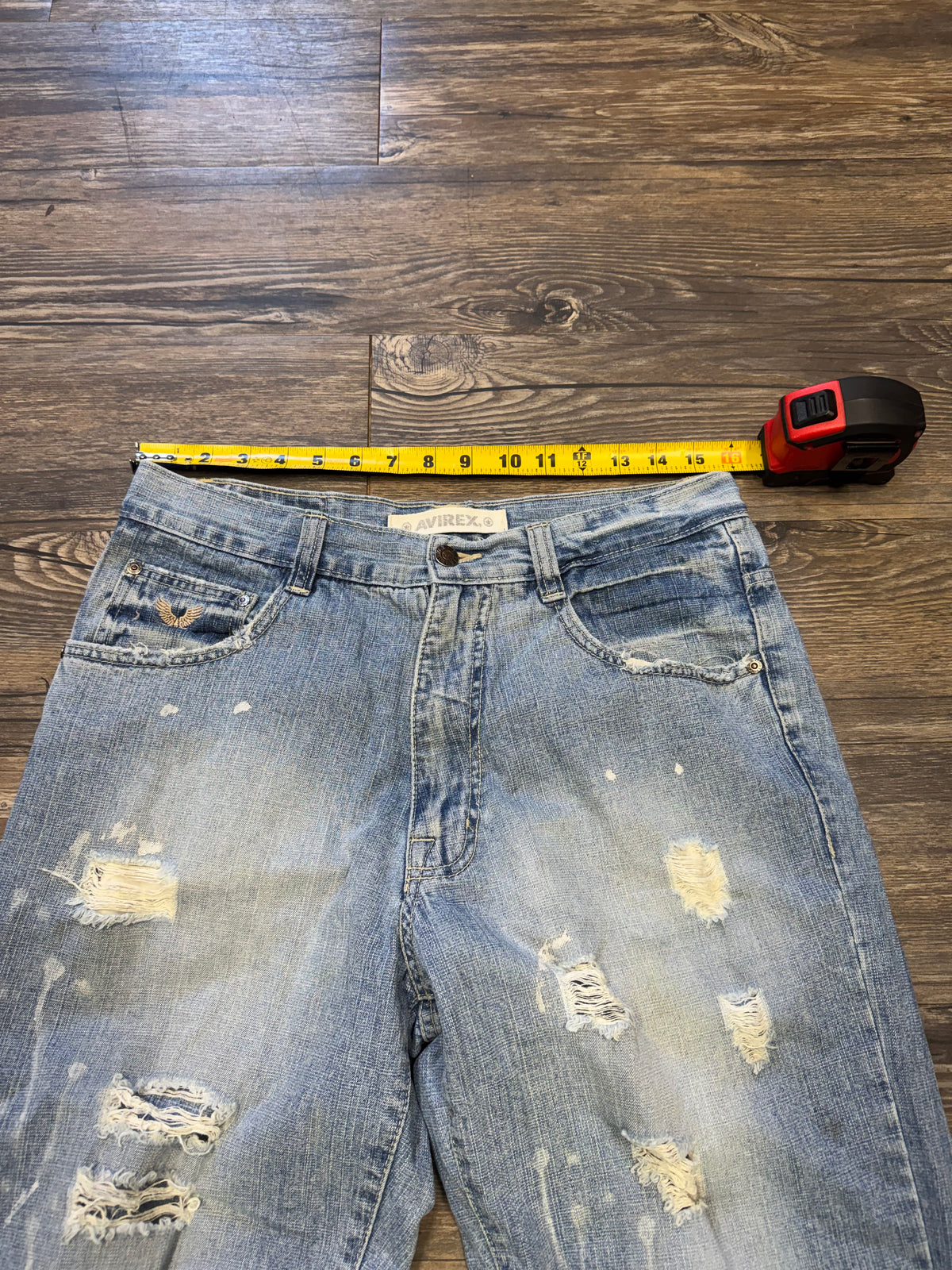 AVIREX LIGHT WASH BAGGY DISTRESSED JEANS (33)
