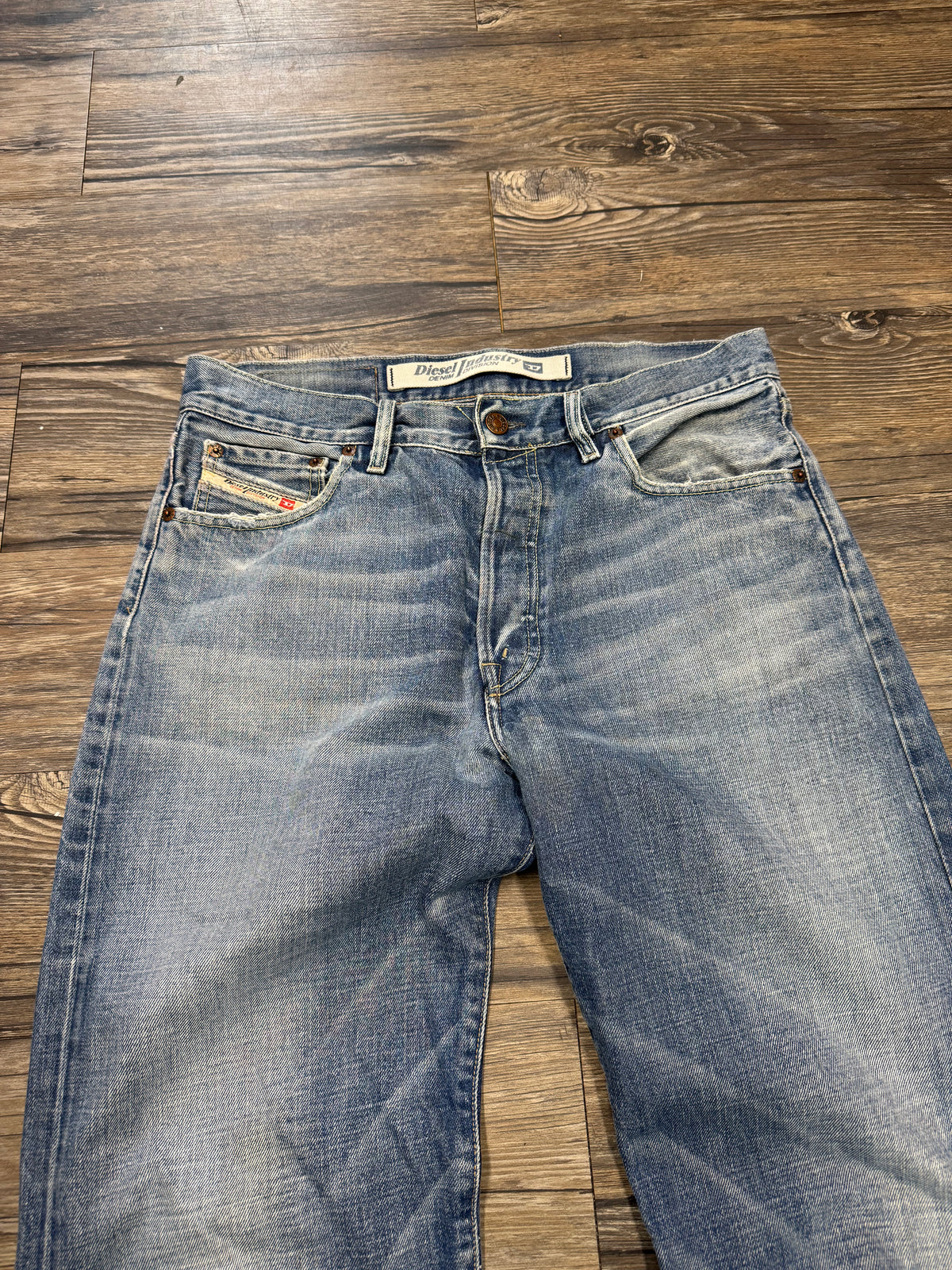 DIESEL VINTAGE INDUSTRY FADED BOOTLEG JEANS (32)