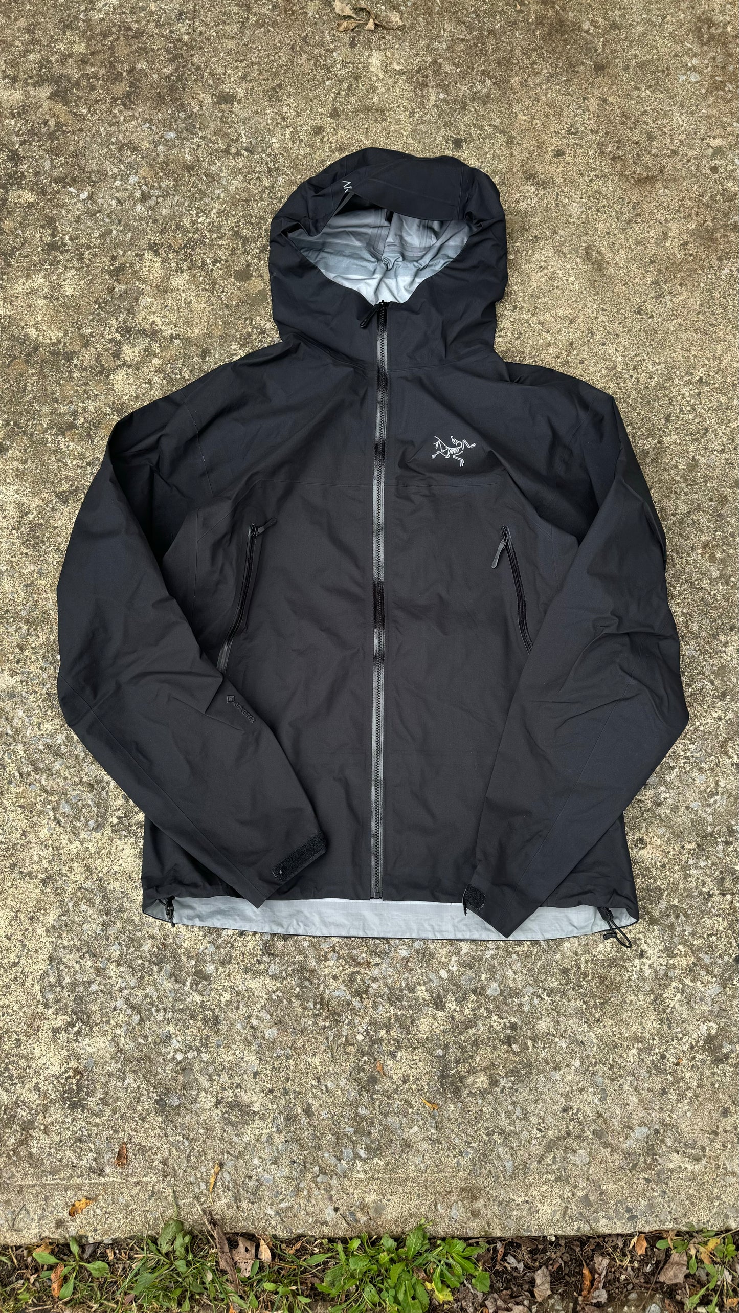 ARC'TERYX BLACK SHELL JACKET (L)