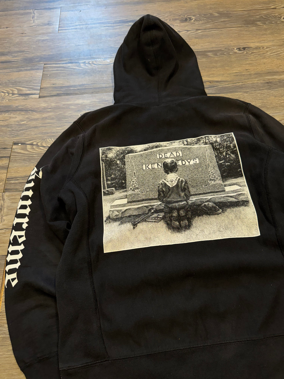 SUPREME SS14 DEAD KENNEDYS GRAVE HOODIE (M)