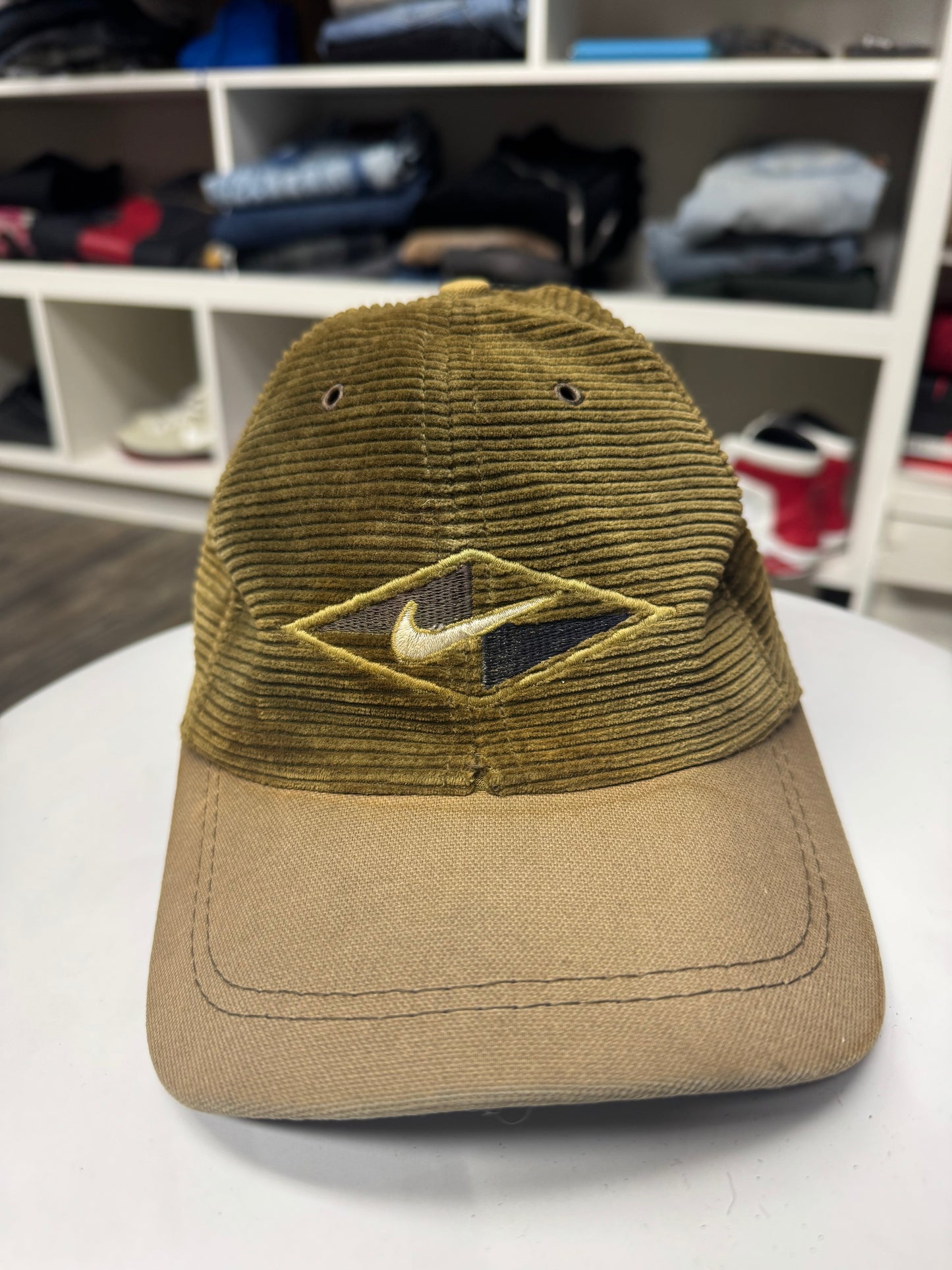 90’s NIKE CORDUROY EMBROIDERED HAT (OS)