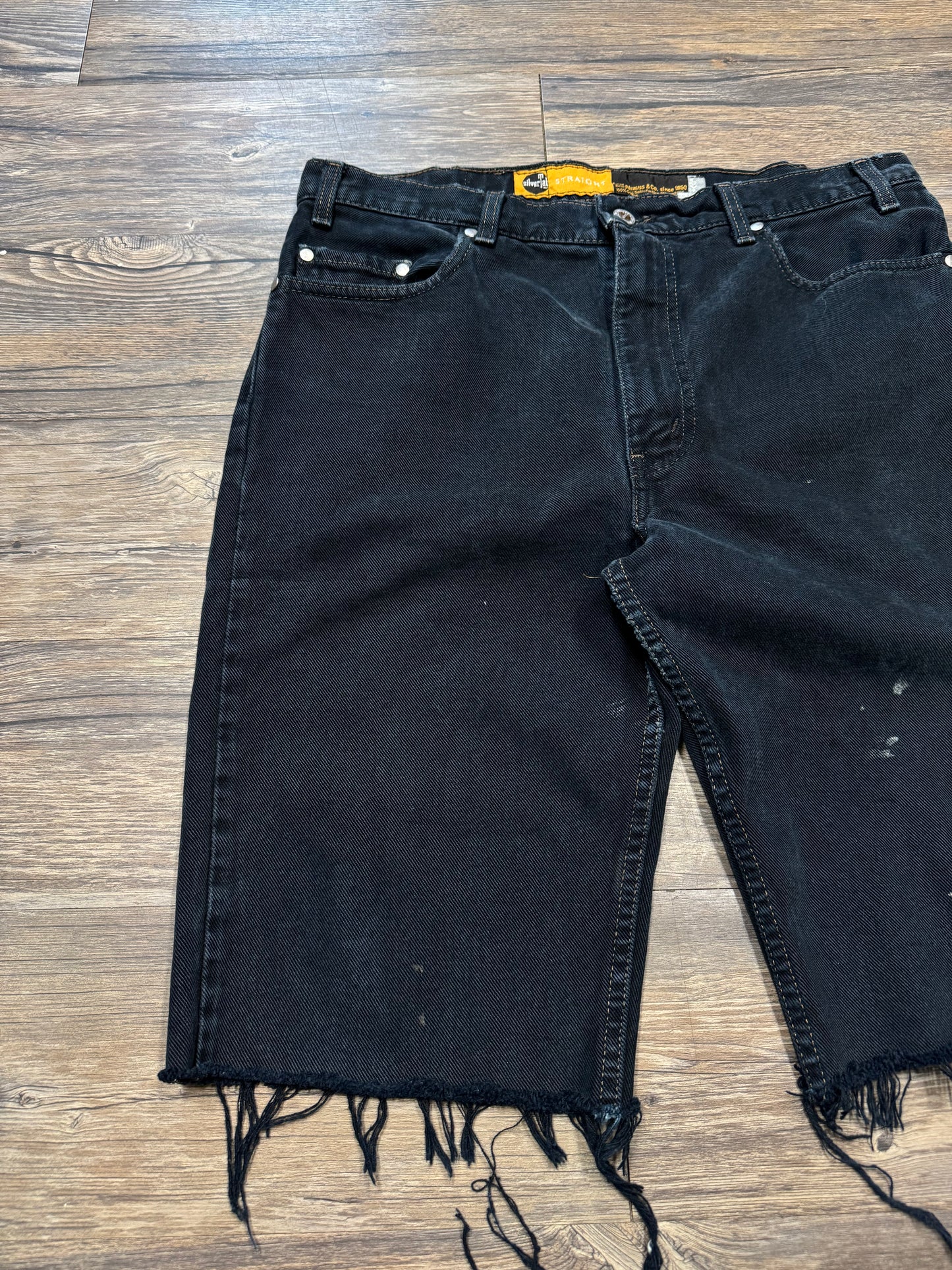 LEVI JET BLACK SILVER TAB VINTAGE DISTRESSED JORTS (33)