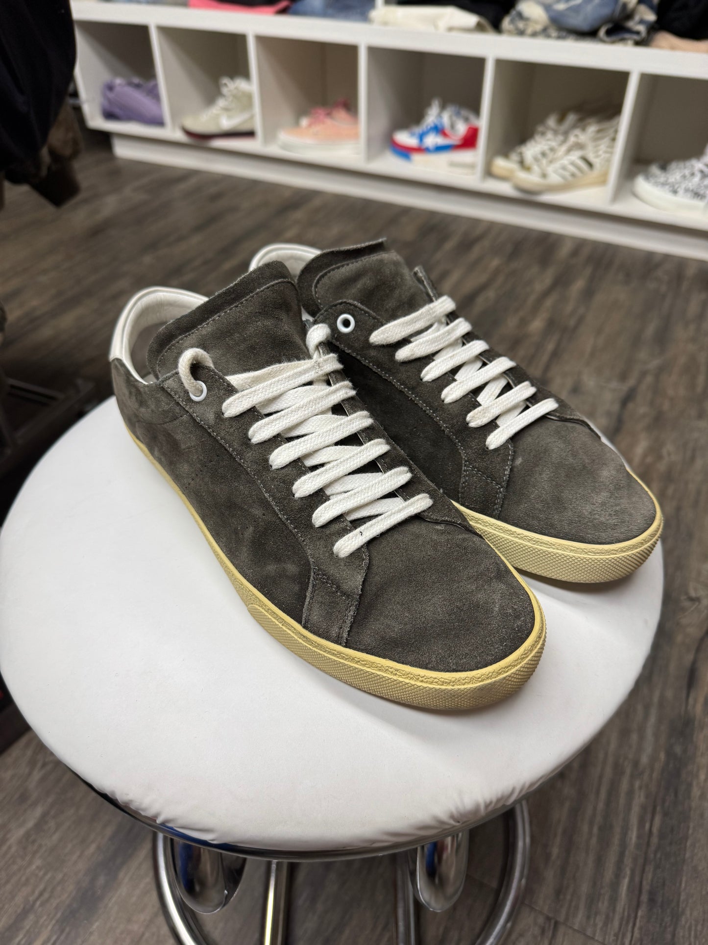 SAINT LAURENT SUEDE SOHO SL06 LO-TOP SNEAKER (44)