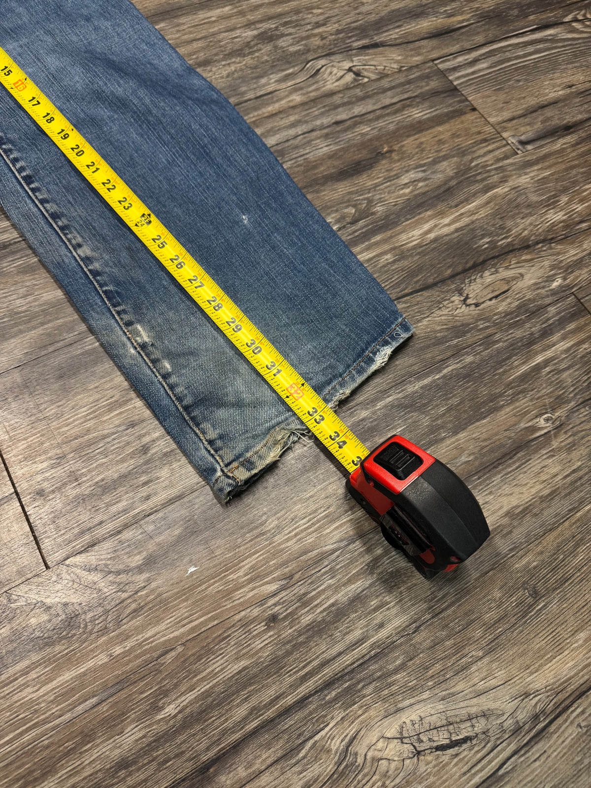 LEVIS STRAIGHT FIT FADED ENGINEERED JEANS (31)