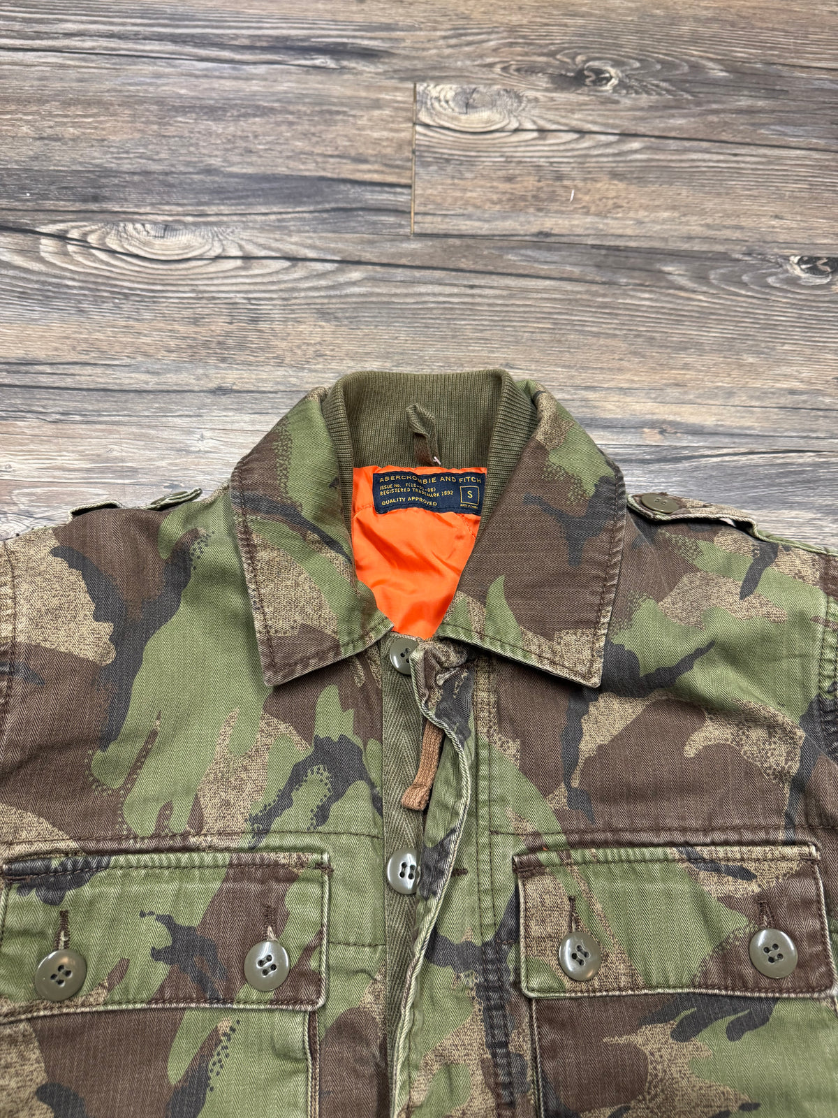 ABERCROMBIE & FITCH CAMO ORANGE LINED HUNTING JACKET (S)