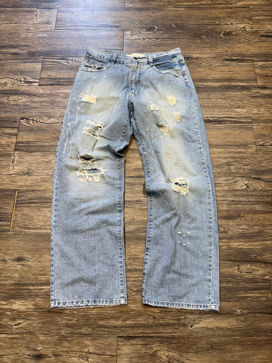 AVIREX LIGHT WASH BAGGY DISTRESSED JEANS (33)