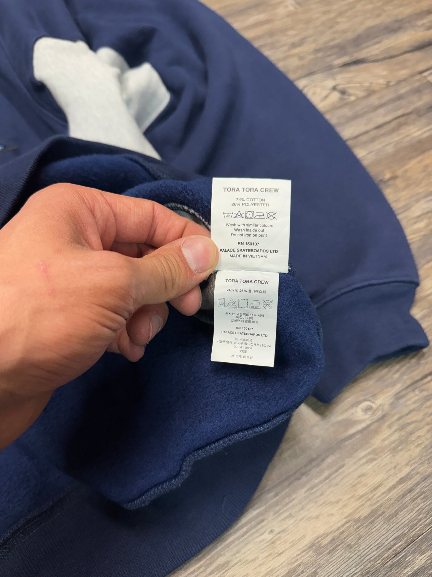 PALACE SS25 ‘TORA TORA’ CREWNECK (L)
