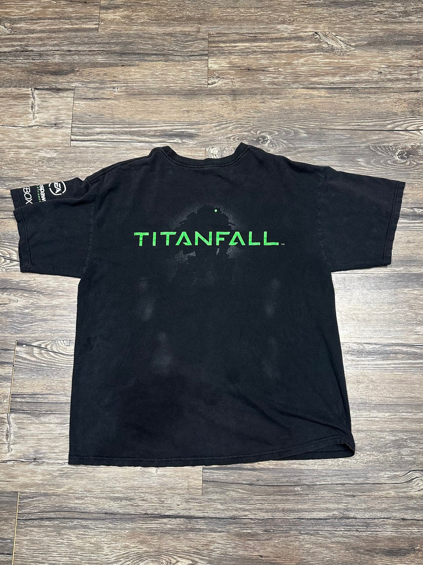 Y2K TITANFALL GRAPHIC T-SHIRT (LARGE)