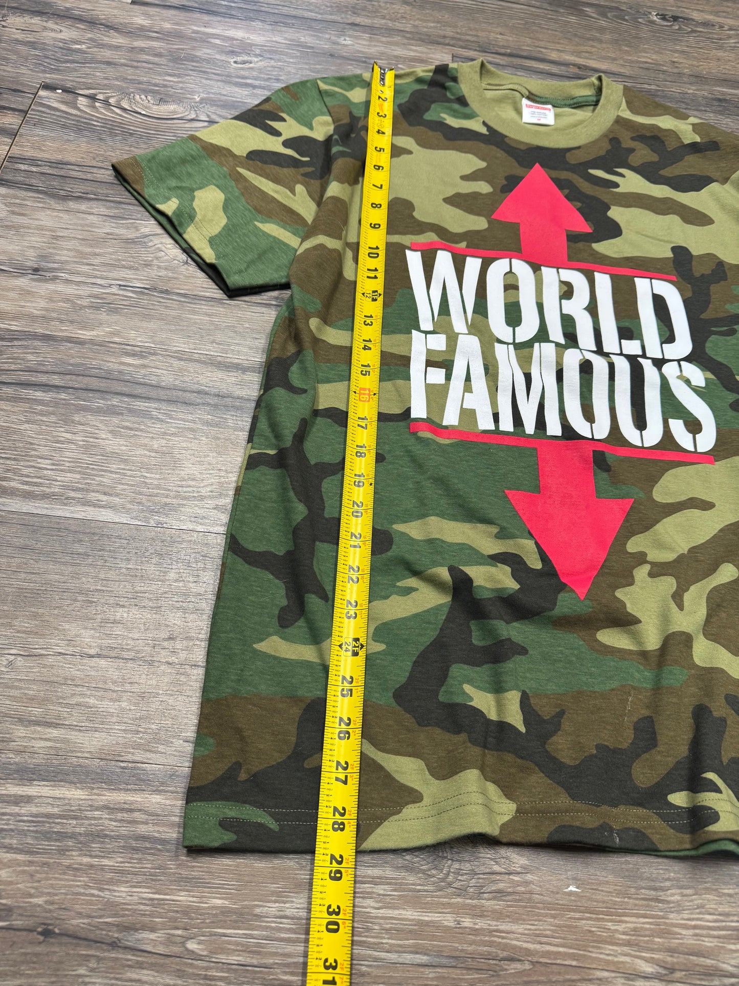 SUPREME WORLD FAMOUS CAMO TEE (M)