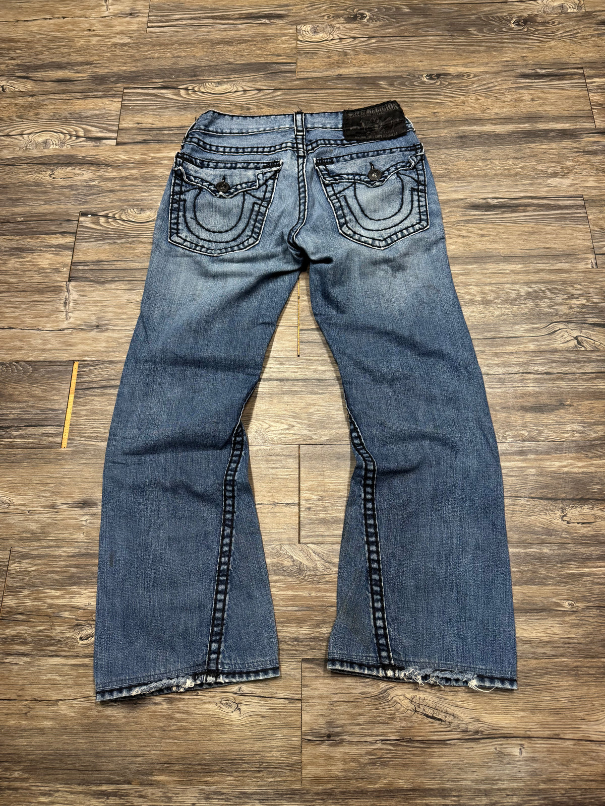 TRUE RELIGION BOOTCUT DISTRESSED JEANS (33)