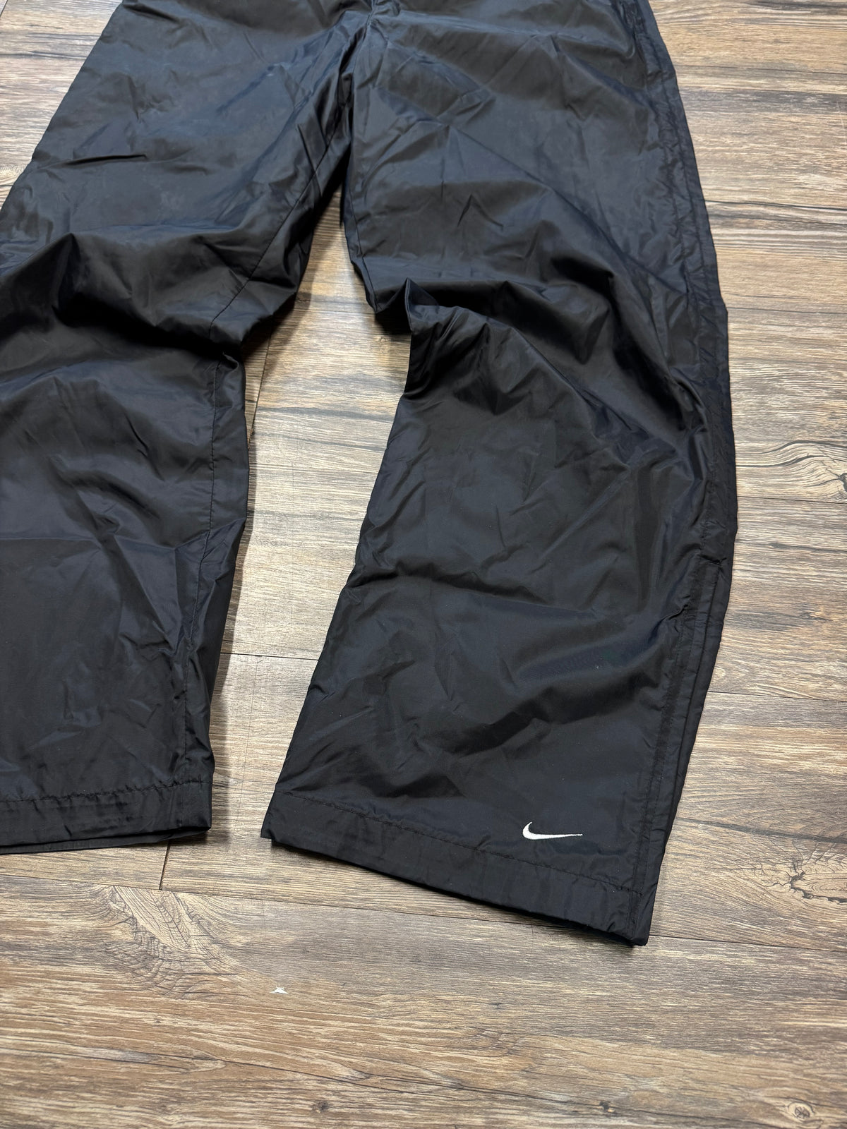 NIKE PARACHUTE TRACK PANTS (M)
