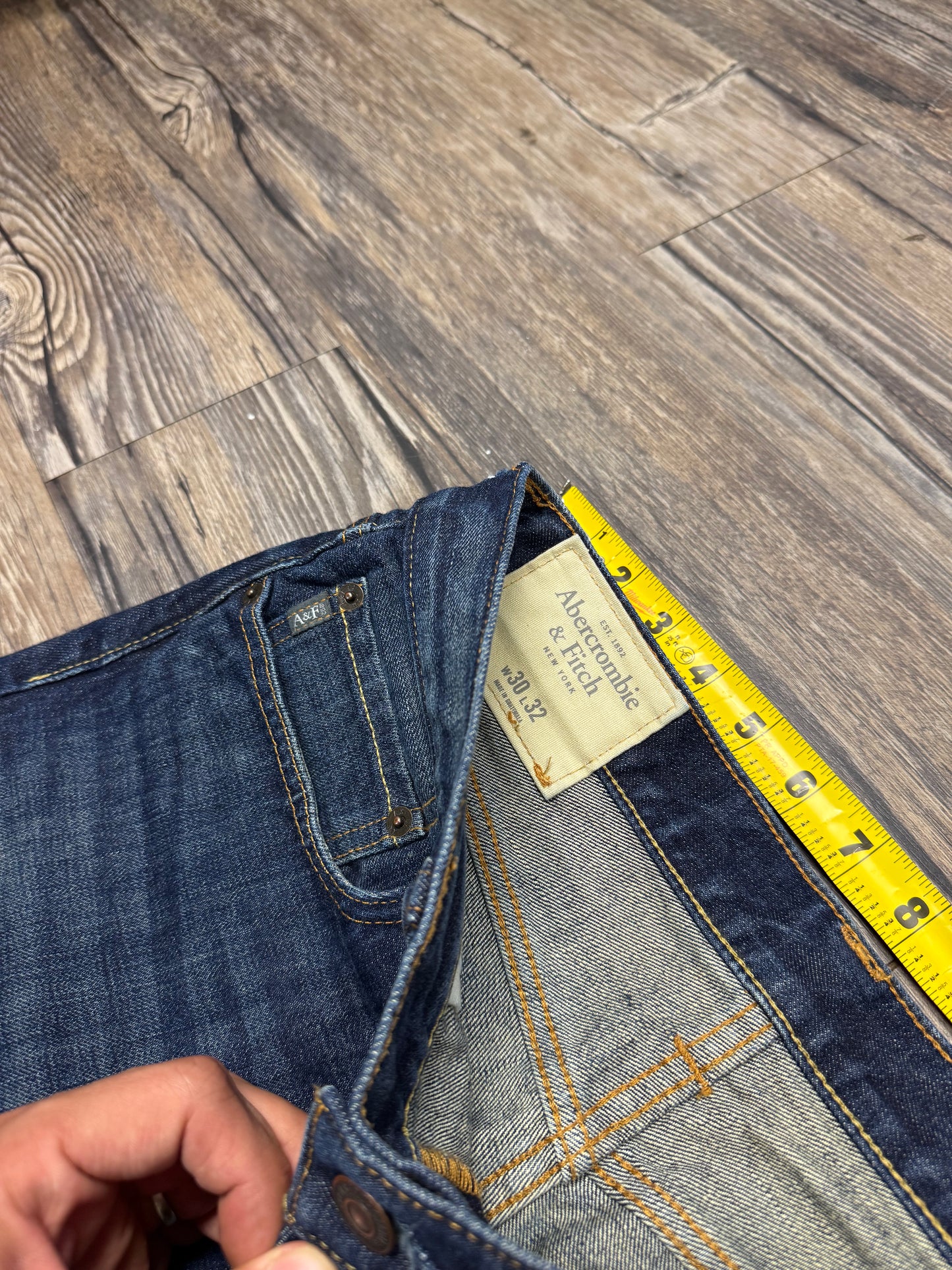 ABERCROMBIE & FITCH SLIMFIT DARK WASH JEANS (30x32)