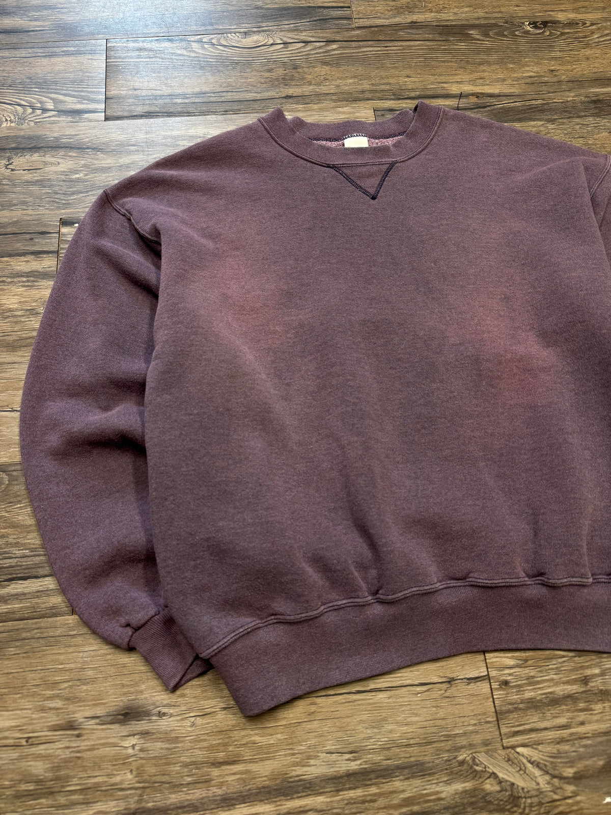 RUSSELL SUN FADED MAGENTA CREWNECK (L)