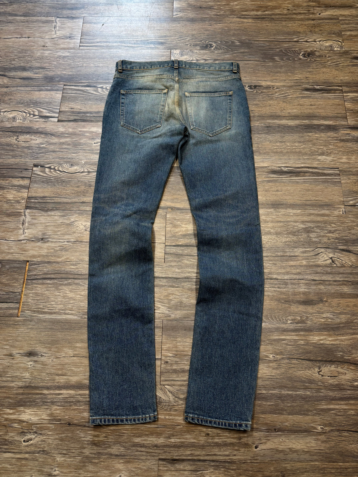 YVES SAINT LAURENT DARK WASH DENIM JEANS (32)