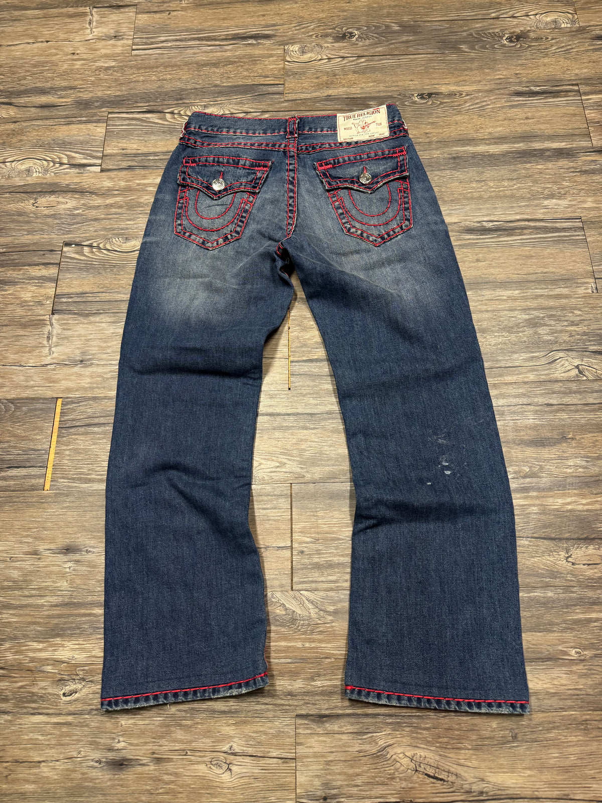 TRUE RELIGION DARK WASH BILLY RELAXED BOOTCUT RED STITCH JEANS (30)
