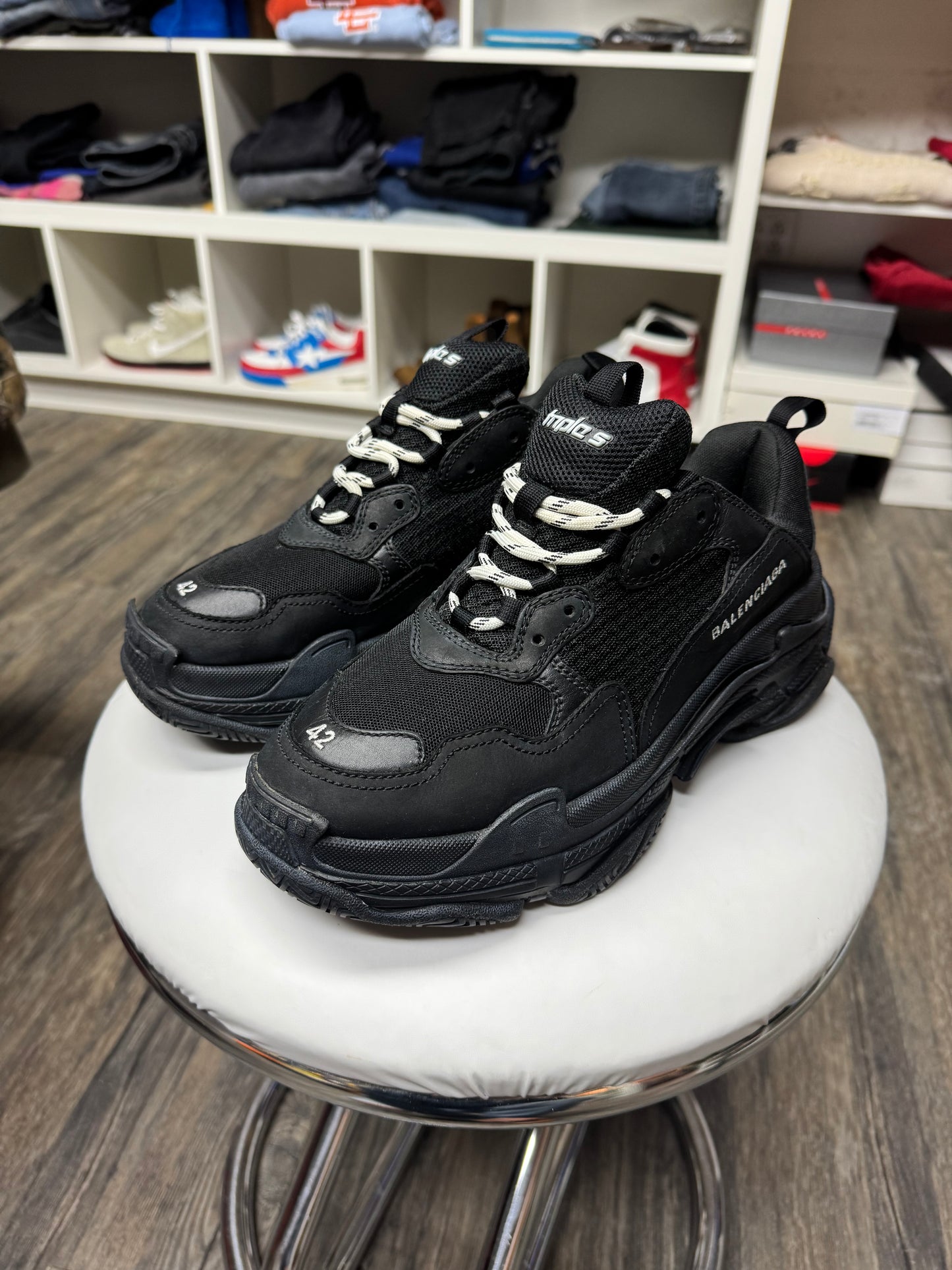 BALENCIAGA TRIPLE S ALL BLACK STOMPERS (42)