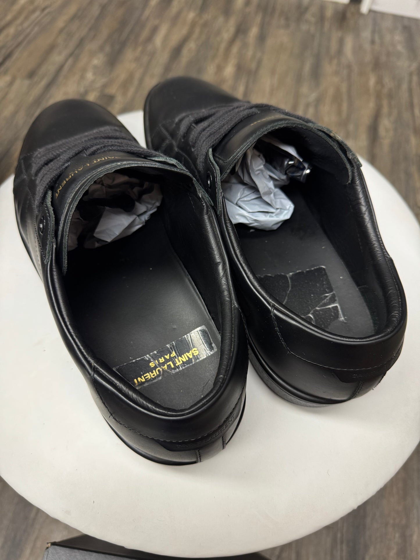 SAINT LAUREN PATENT LEATHER SLO6 LO-TOP SNEAKERS (44)