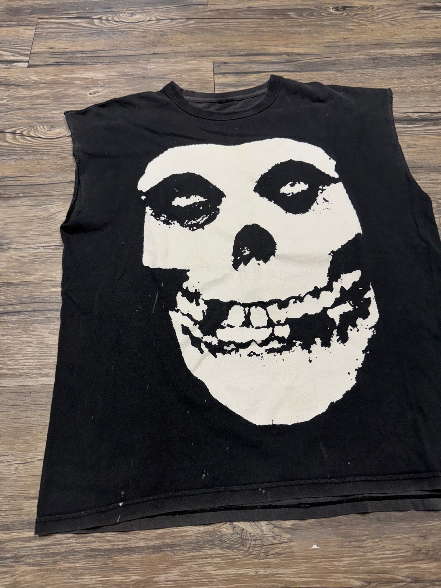 MISFITS Y2K FADED DOUBLE SKULL CUTOFF T-SHIRT (L)