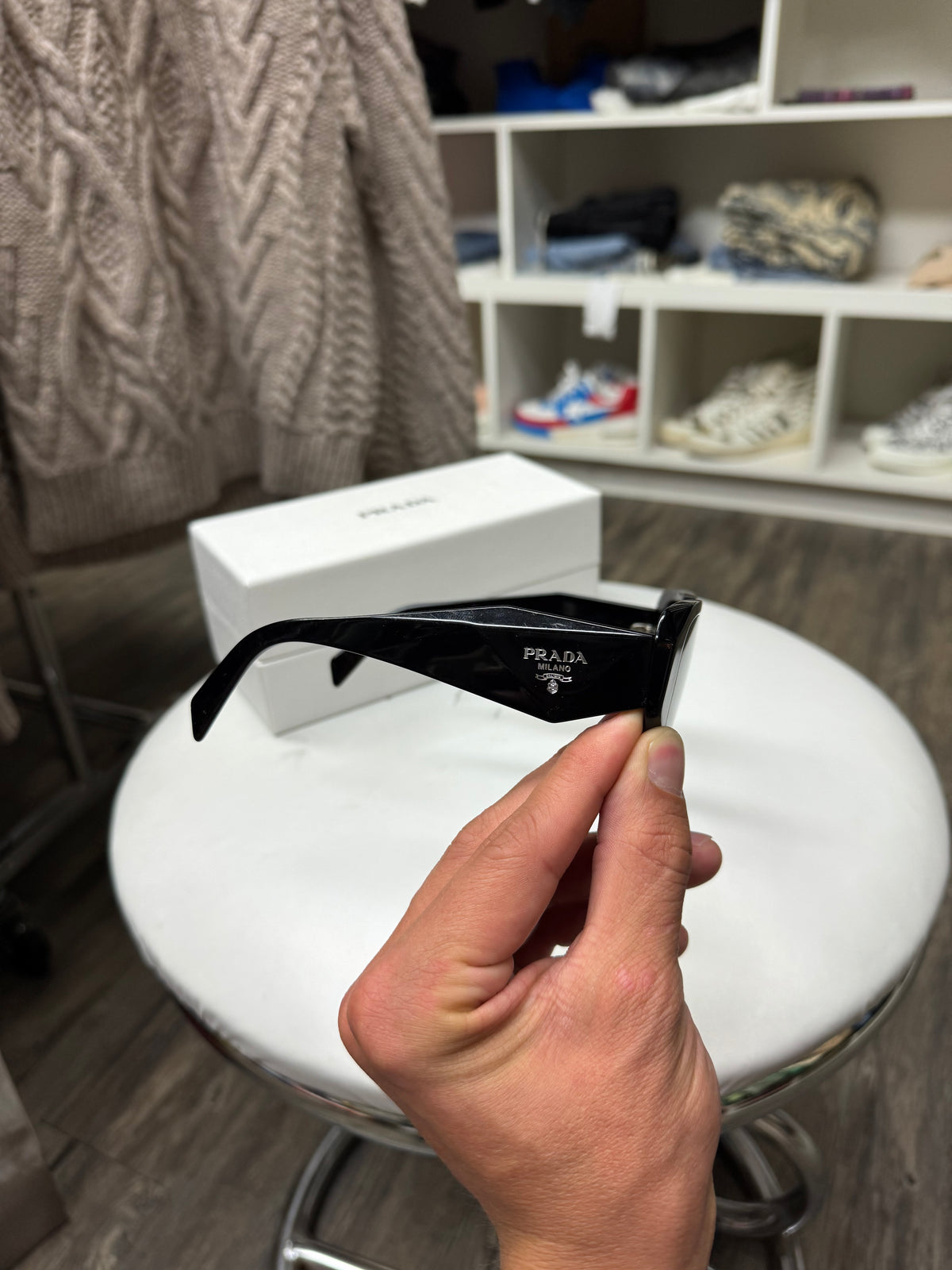 PRADA SYMBOL RECTANGULAR SUNGLASSES (OS)