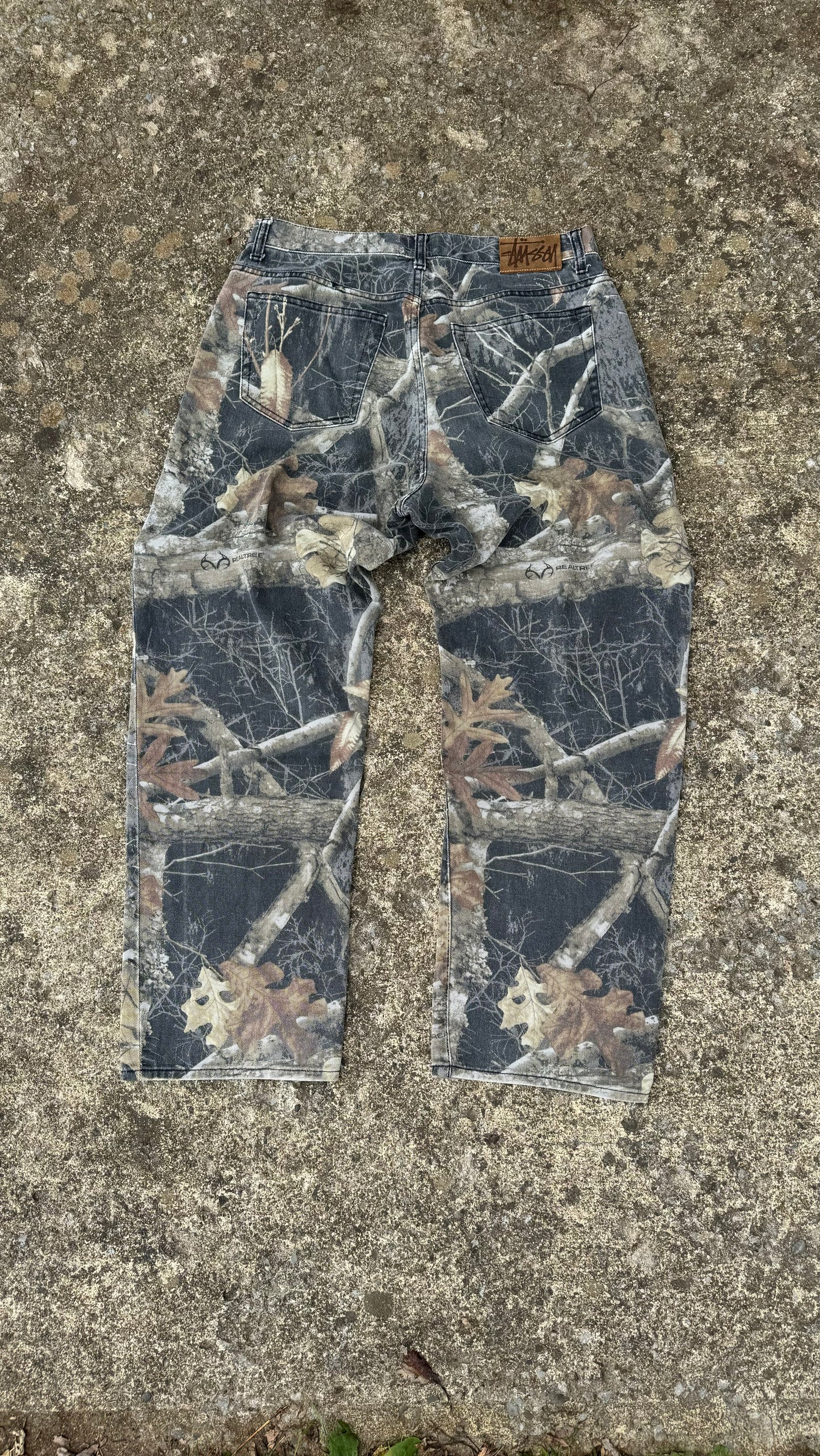 STUSSY REALTREE CAMO BIG OL' JEANS (30)