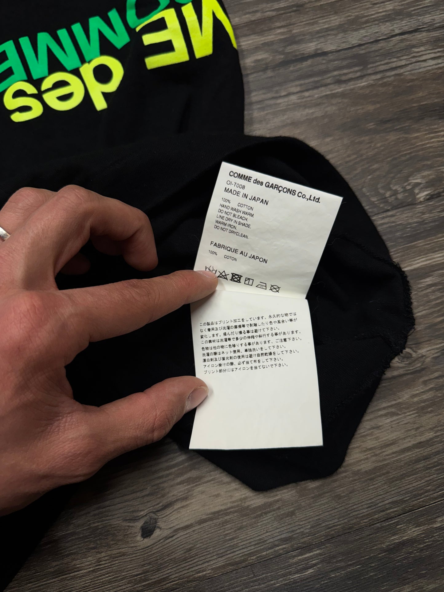 COMMES DES GARCON NEON LOGOS TEE (M)