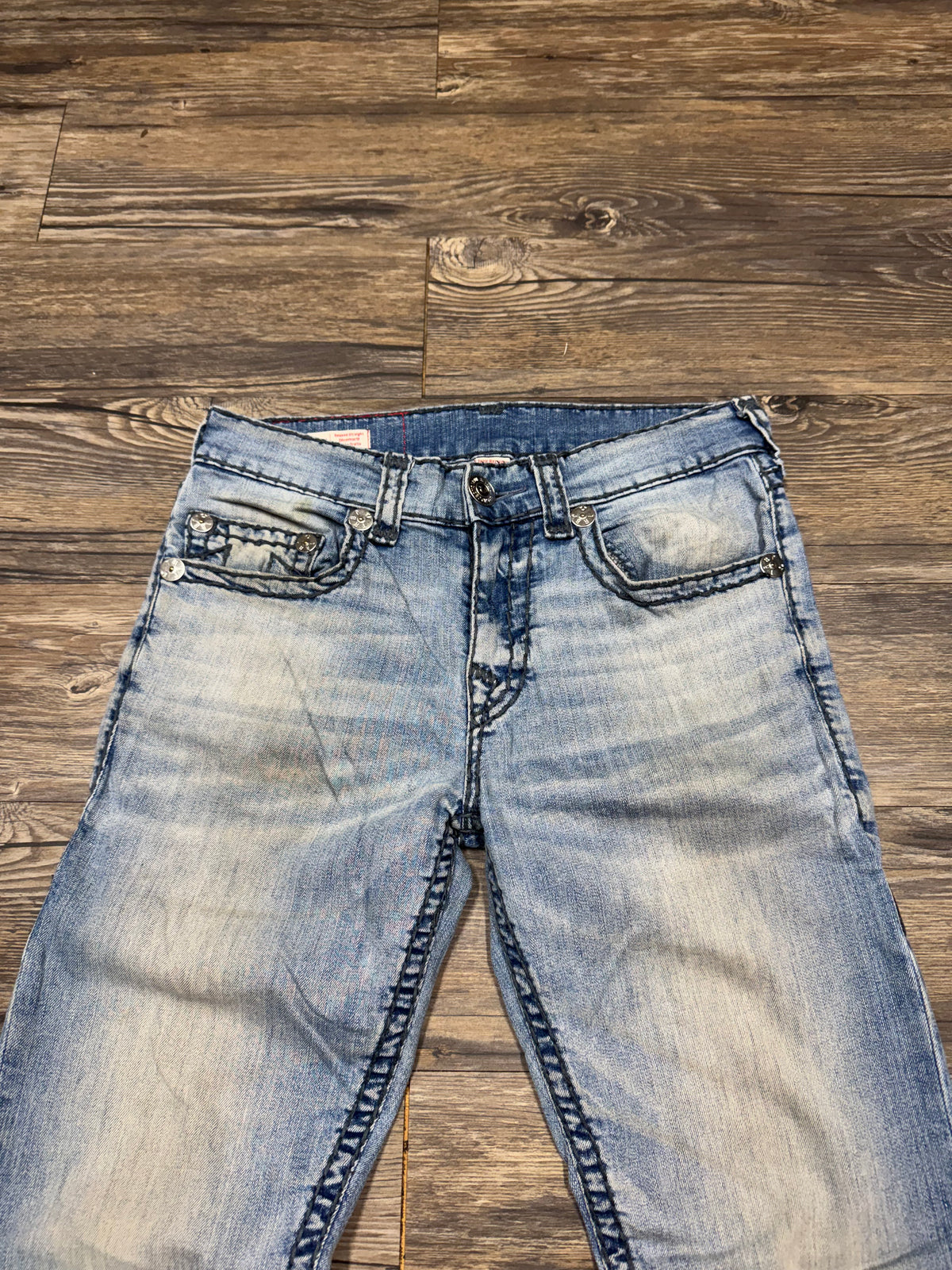 TRUE RELIGION RICKY RELAXED STRAIGHT LIGHTWASH FADED BLUE STITCH JEANS (31)