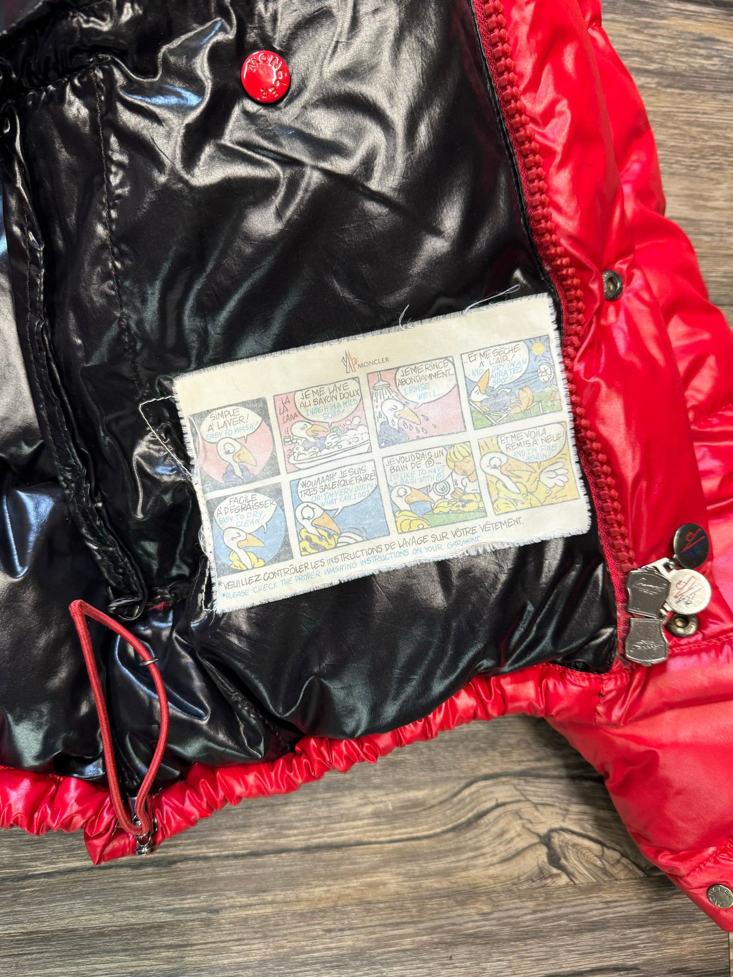 VINTAGE MONCLER RED JACKET (5 L)
