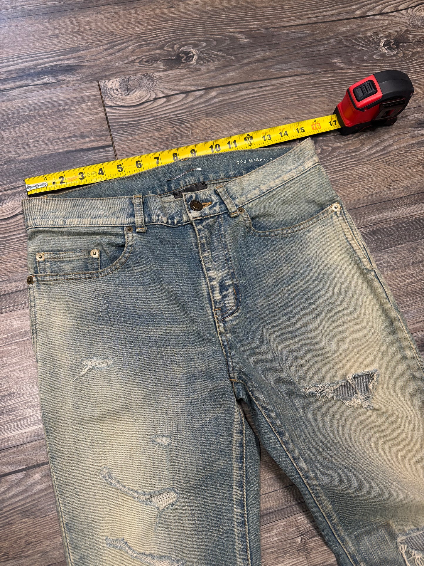 SAINT LAURENT PARIS ‘18 CRASH LIGHTWASH JEANS (28)