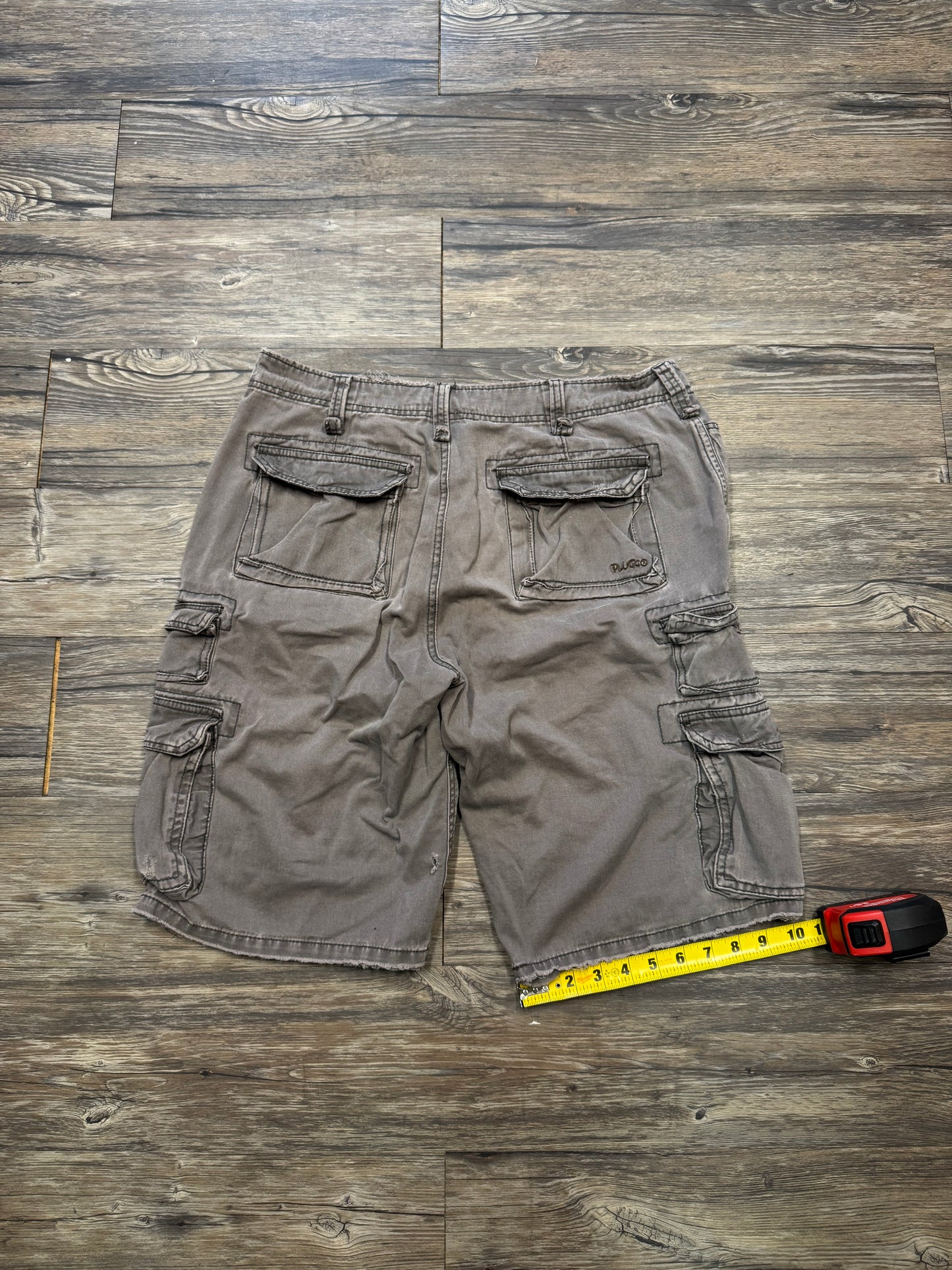 PLUGG Y2K FADED GRAY CARGO SHORTS (32)