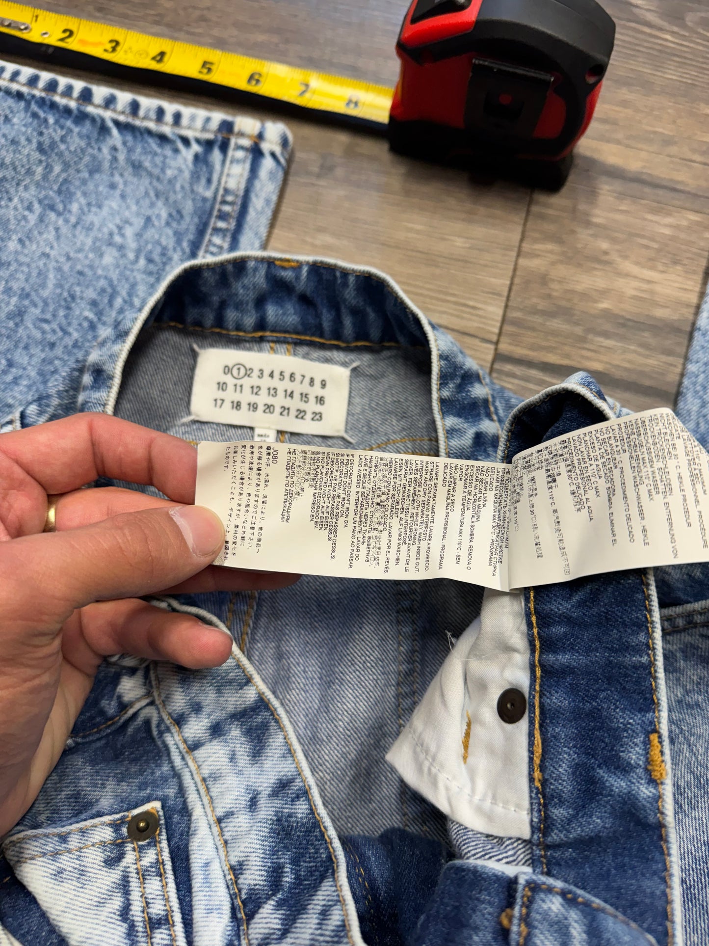 MAISON MARGIELA ACID WASH SPLICED JEANS (31)