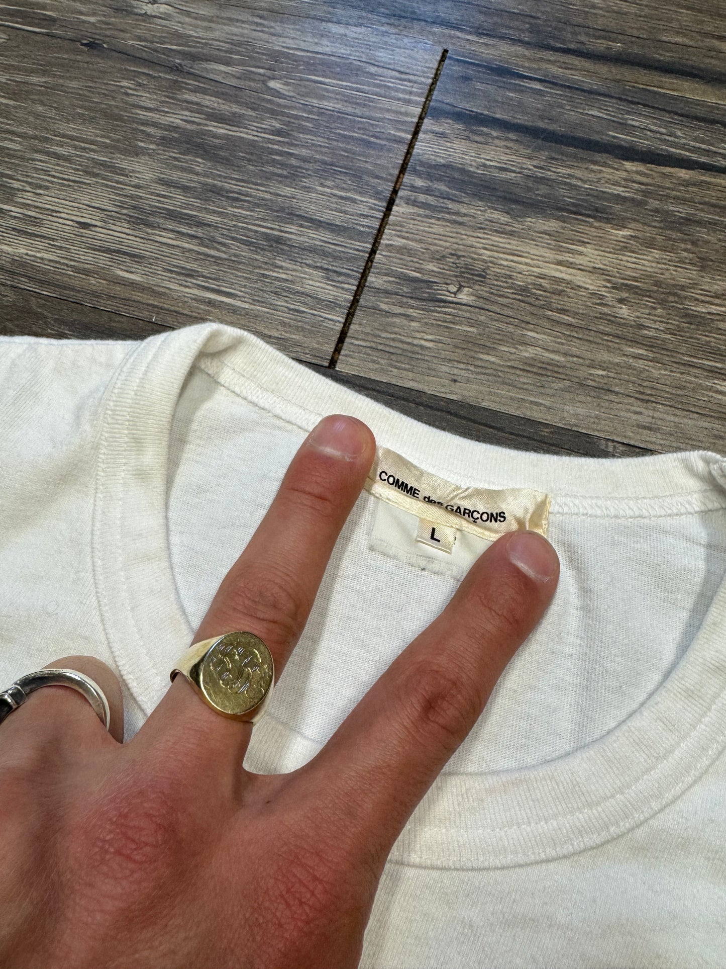COMME DES GARCON "THE MET" TEE (L)