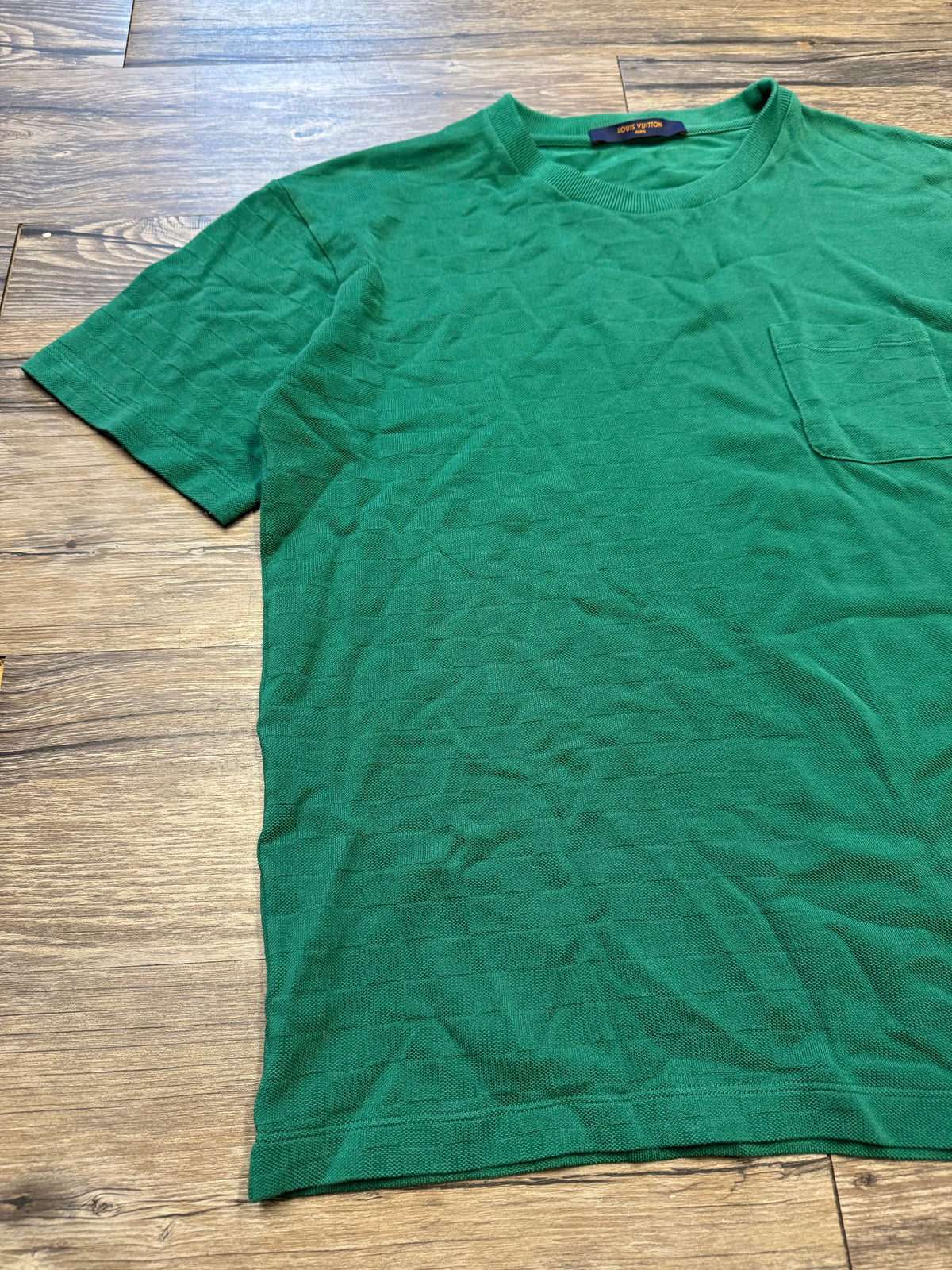 LOUIS VUTTION PLAIN FRONT POCKET T-SHIRT (M)