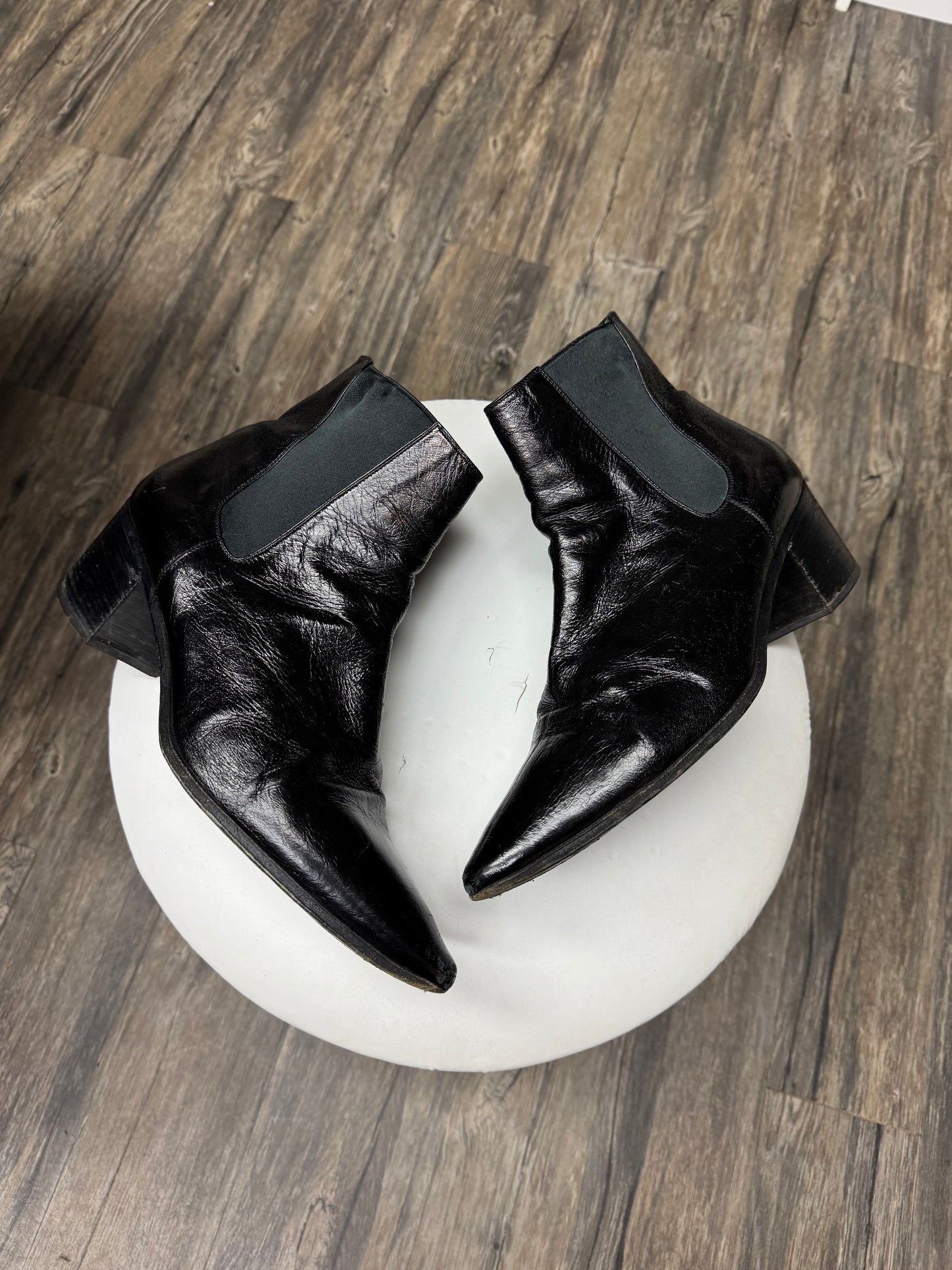 SAINT LAURENT HEDI SLIMANE 60S BLACK PATENT CHELSEA BOOTS (44.5)