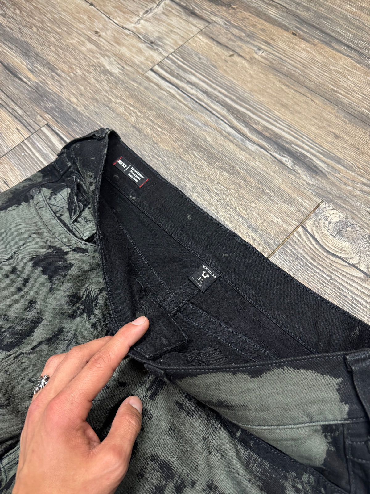 TRUE RELIGION RICKY RELAXED STRAIGHT PAINTED CUSTOM JEANS (33)