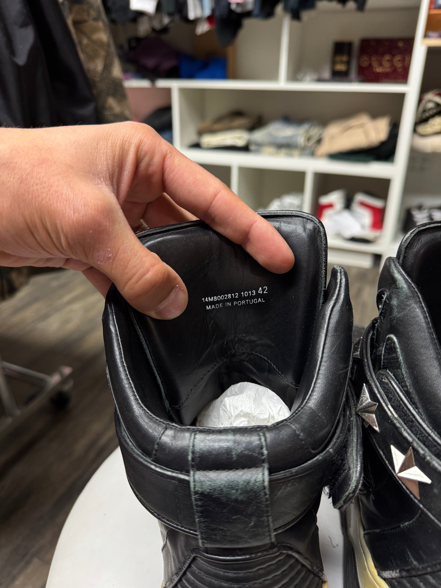 GIVENCHY TYSON LEATHER HI-TOP STUDDED SNEAKERS (42)