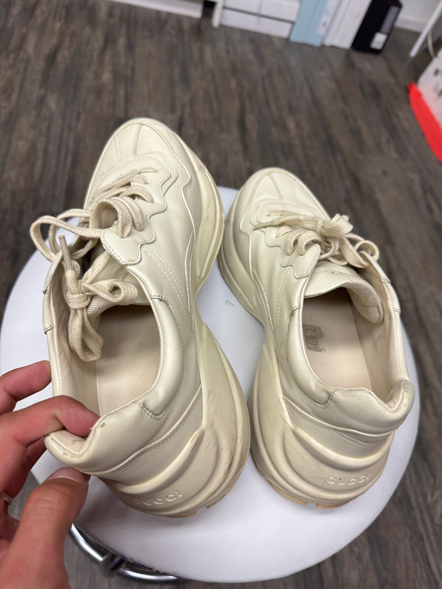 GUCCI RHYTHON LEATHER SNEAKERS (42)