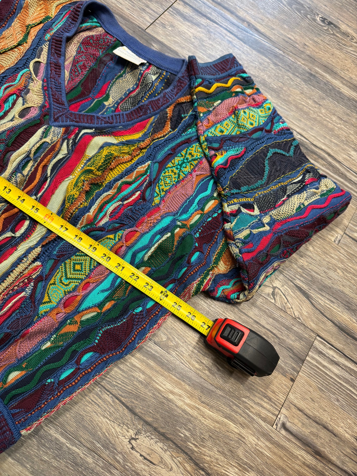 VINTAGE COOGI V-NECK CABLE KNIT SWEATER (L)