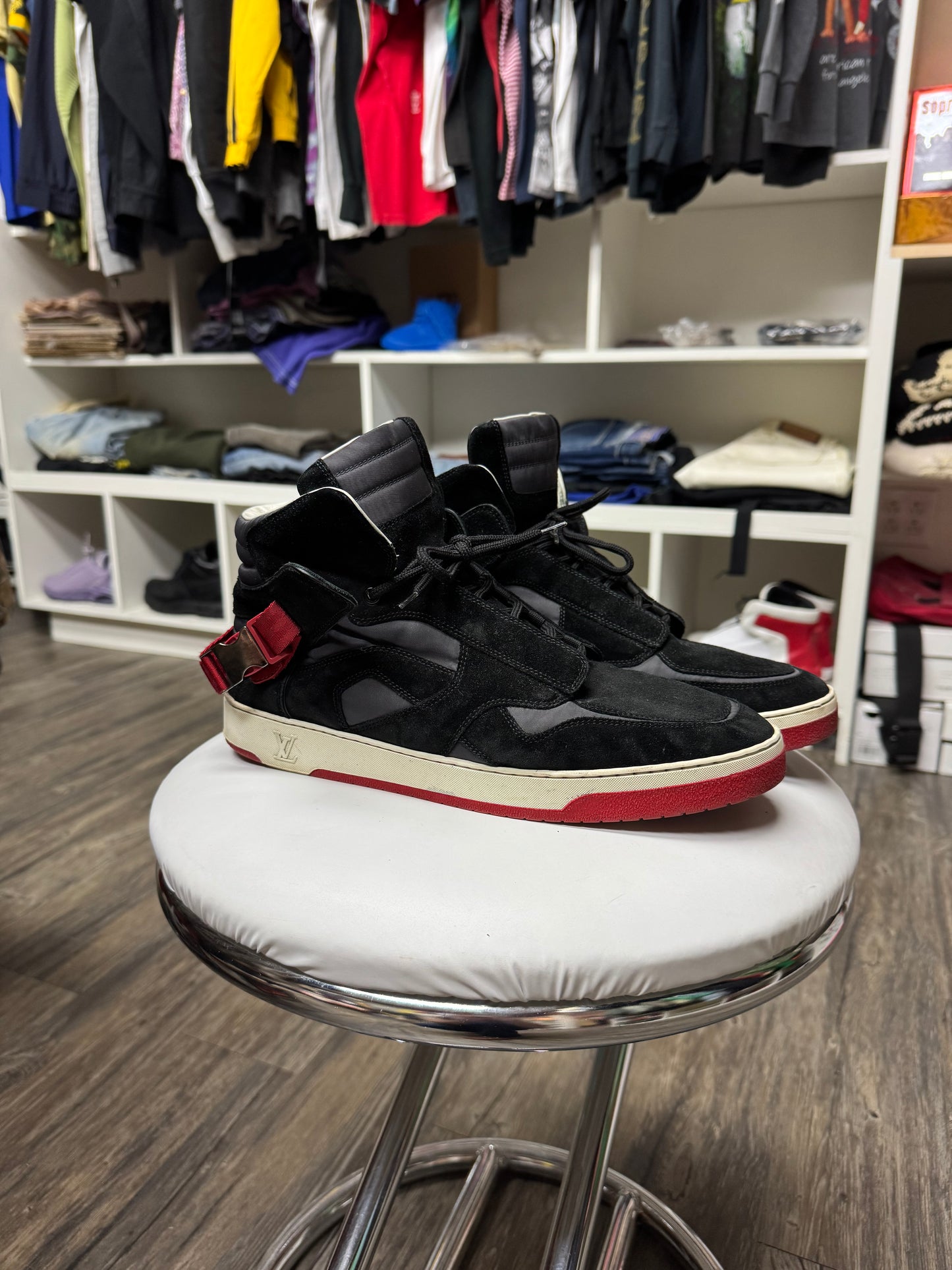 LOUIS VUITTON BLACK BASKETBALL SNEAKER (9.5)