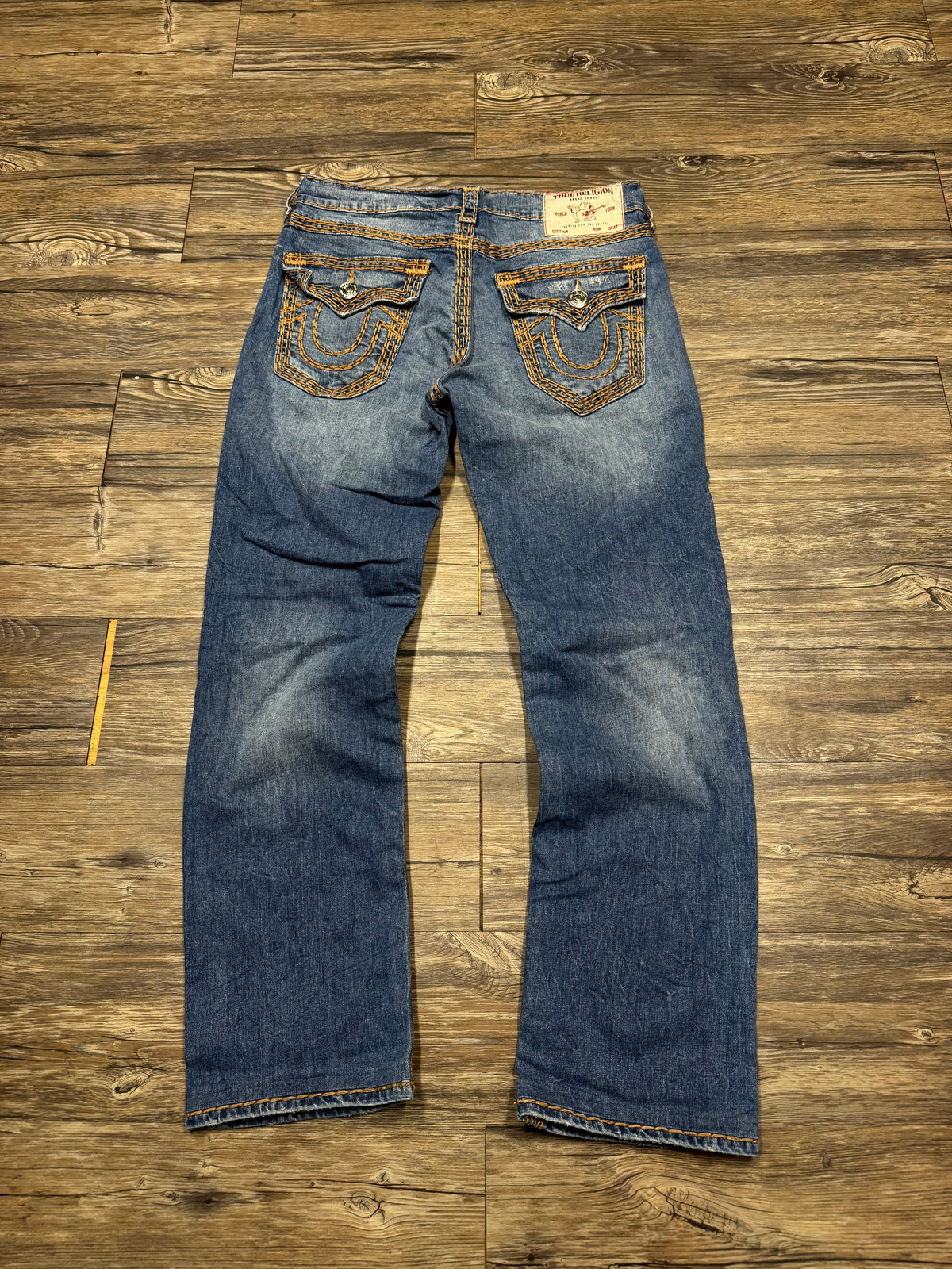 TRUE RELIGION RICKY RELAXED STRAIGHT BROWN STITCH JEANS (31)
