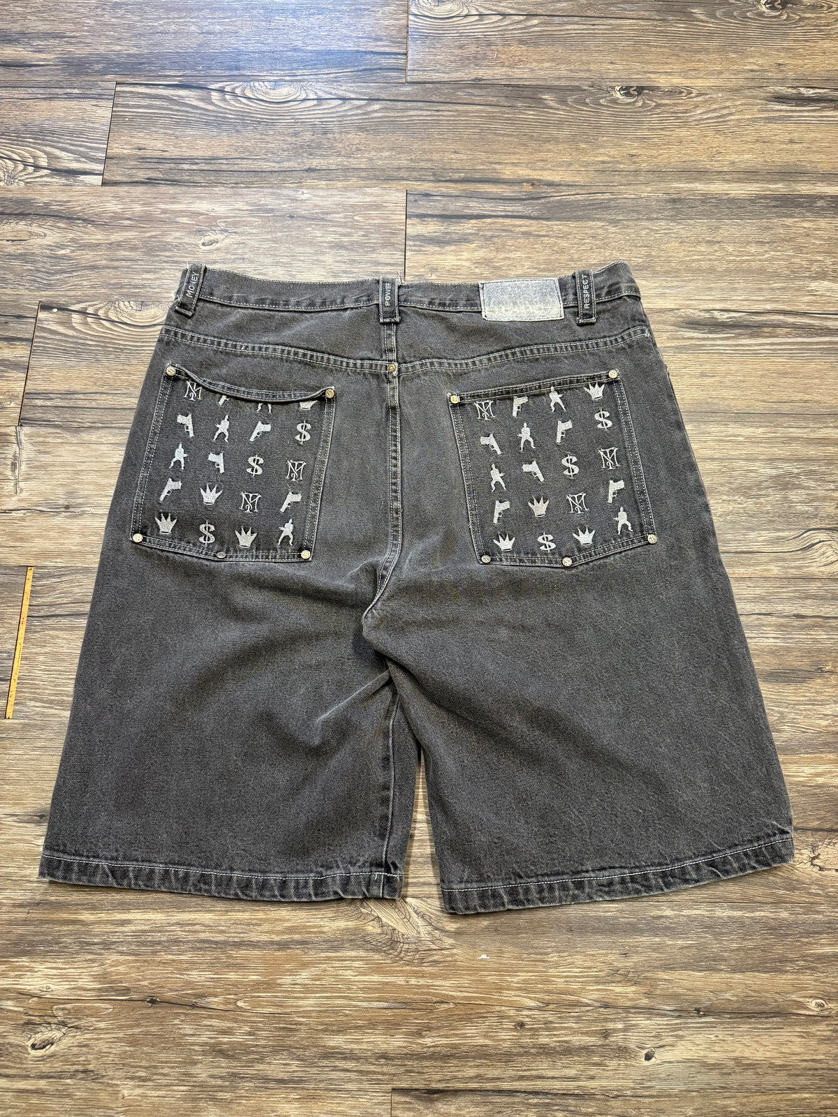 SCARFACE BAGGY DISTRESSED DENIM JORTS (36)