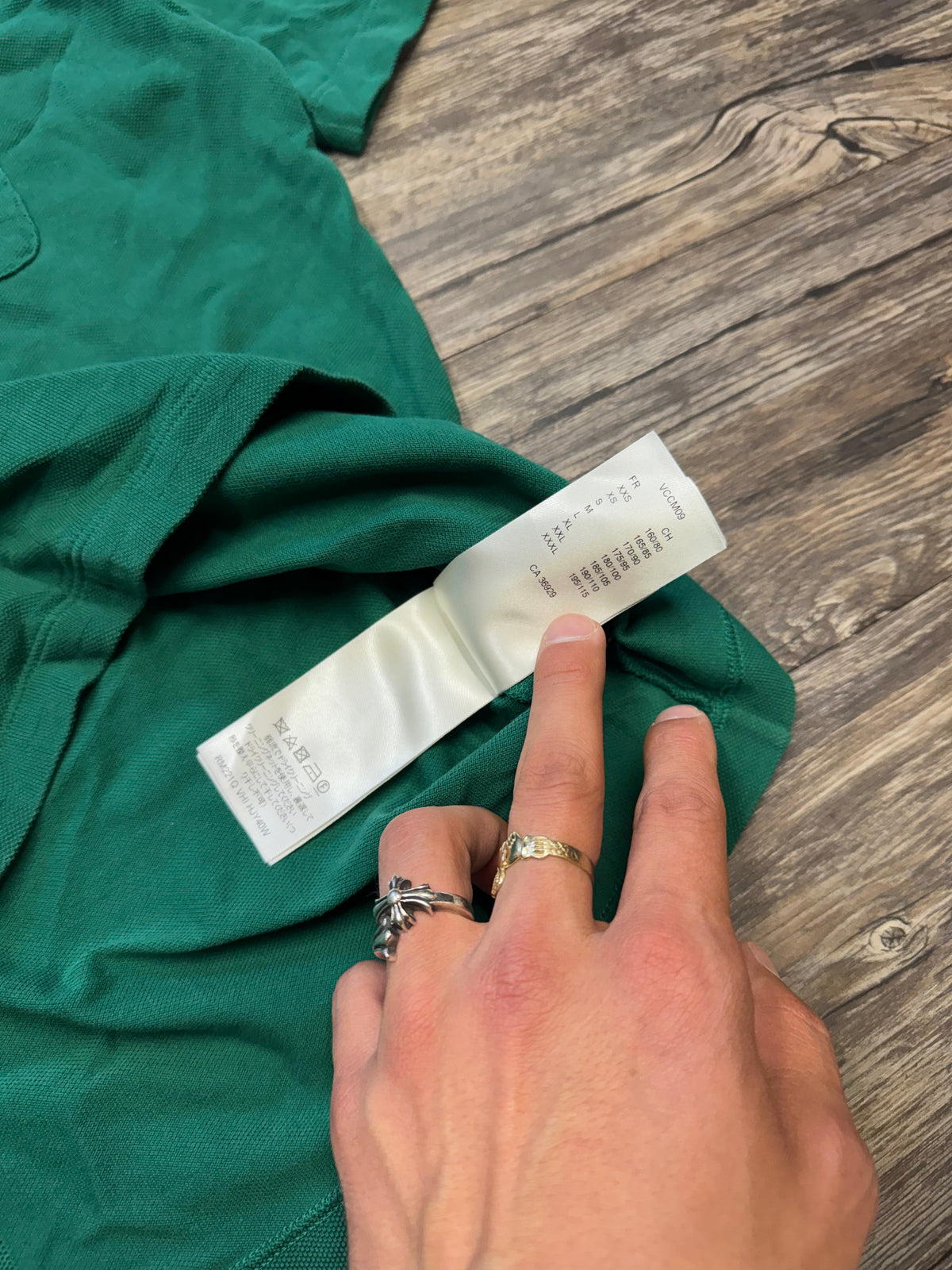 LOUIS VUTTION PLAIN FRONT POCKET T-SHIRT (M)