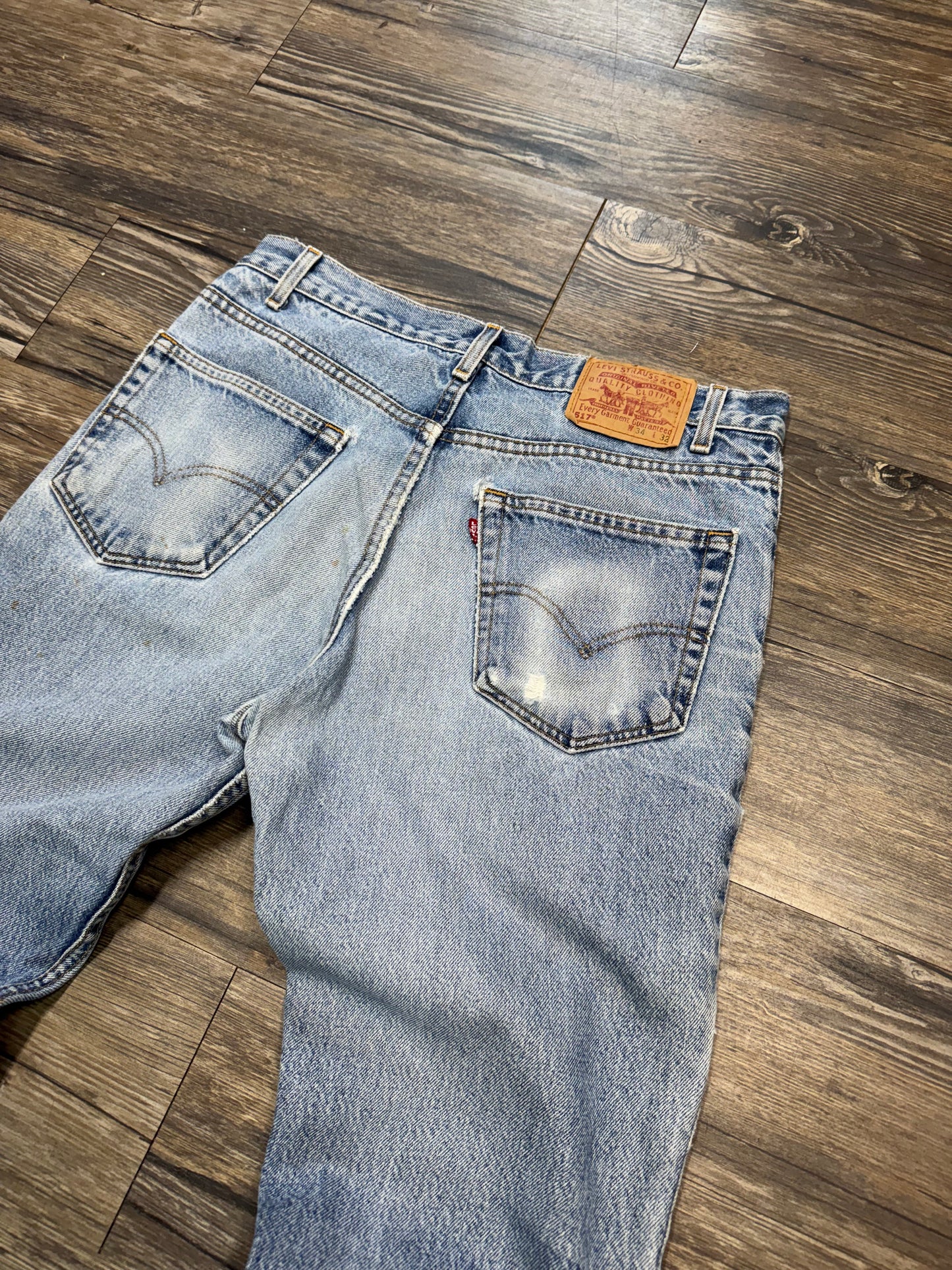 LEVI 517 STRAIGHT LEG FADED WASH DISTRESSED JEANS (34x32)