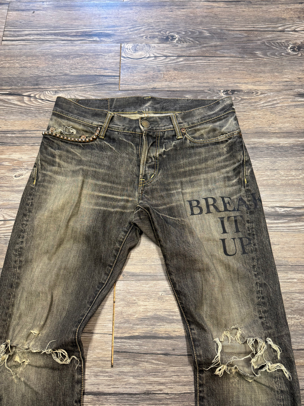 HYSTERIC GLAMOUR FADED & DISTRESSED STUDDED ‘BREAK IT UP’ JEANS (32)